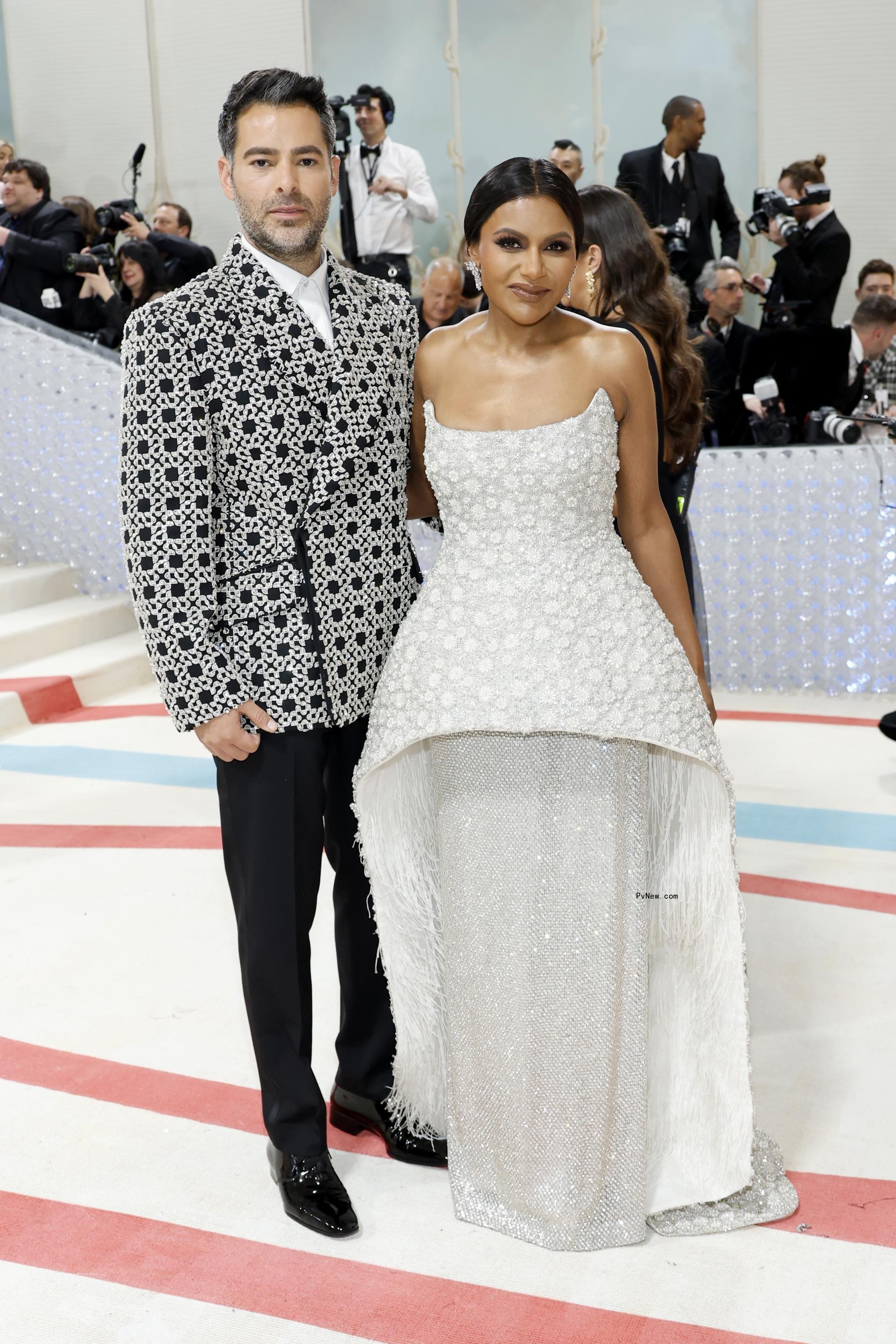 Jo<i></i>nathan Simkhai and Mindy Kaling at Met Gala 2023.