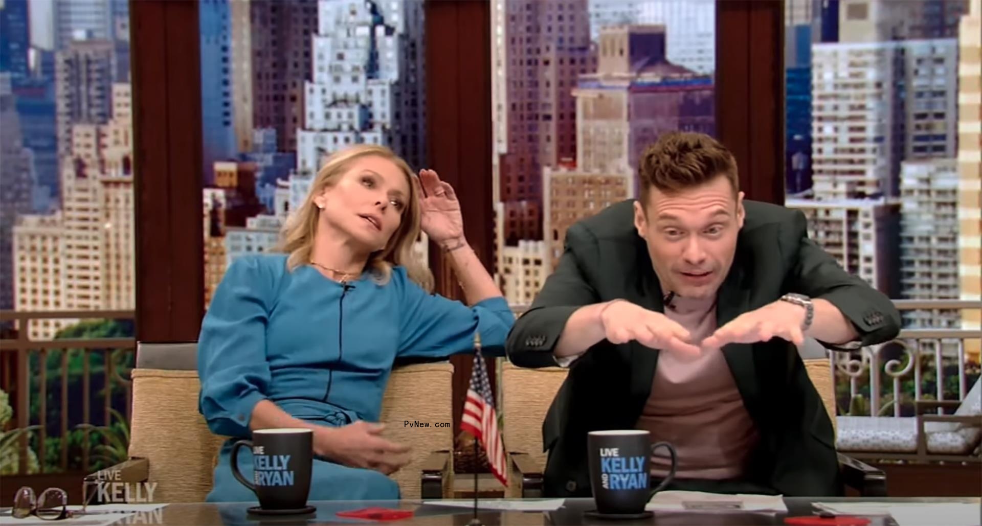 Kelly Ripa and Ryan Seacrest talking on 