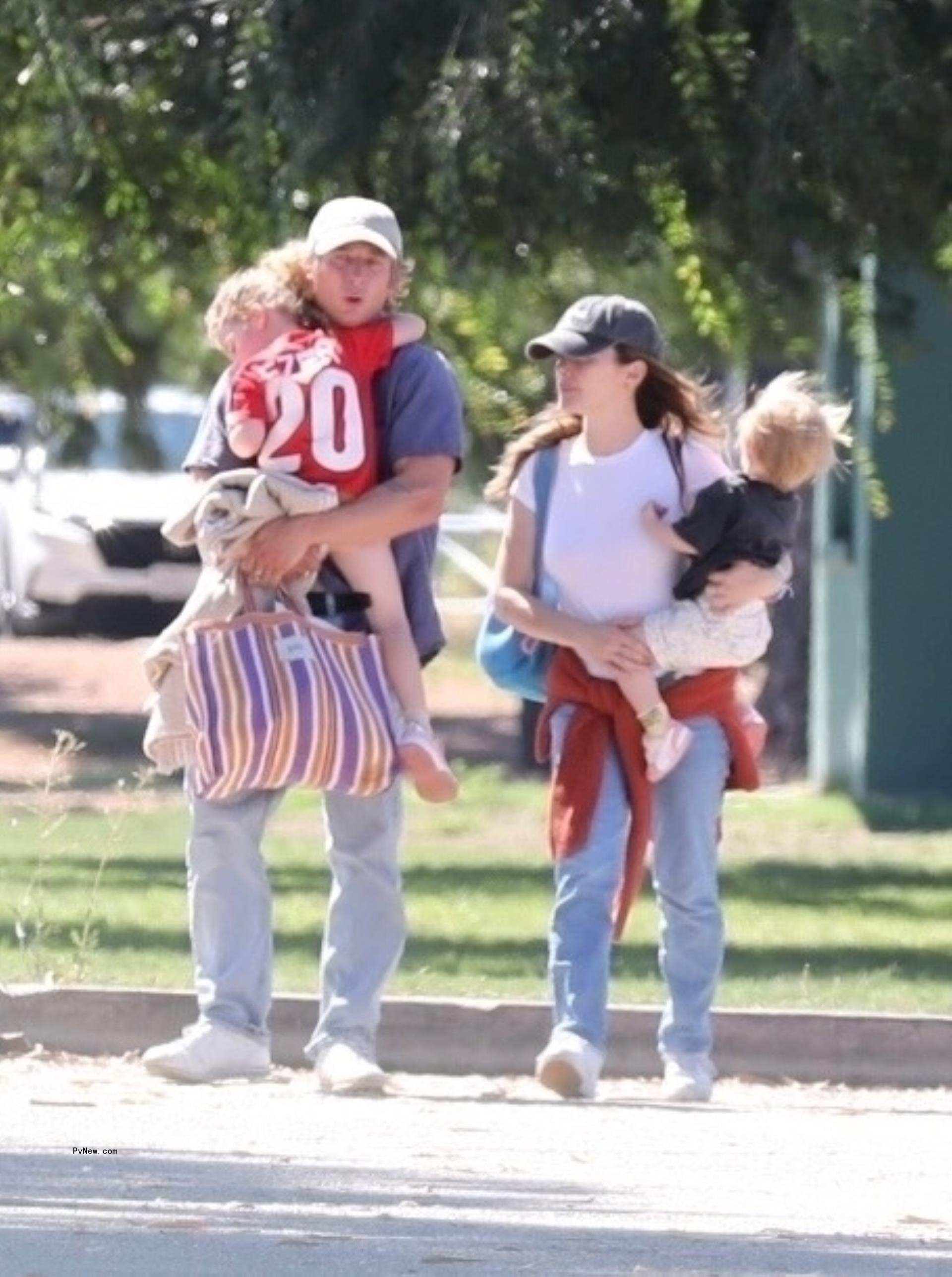 Jeremy Allen White, Addison Timlin and daughters
