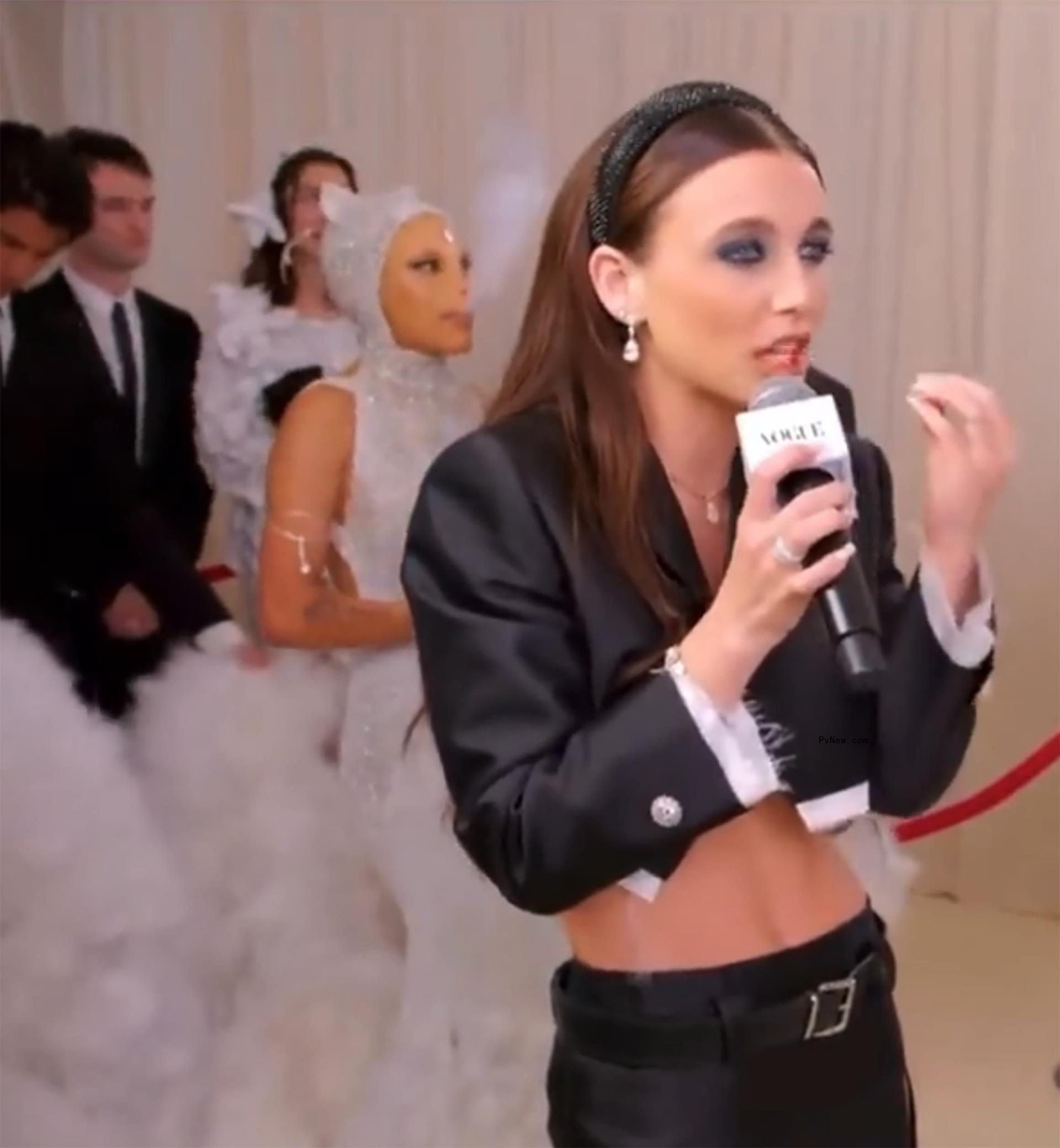 Doja Cat vaping at Met Gala 2023.