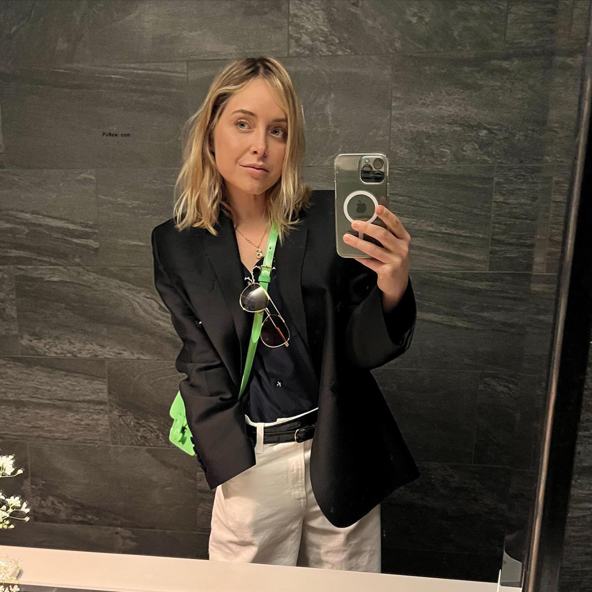 Selfie of Jenny Mollen