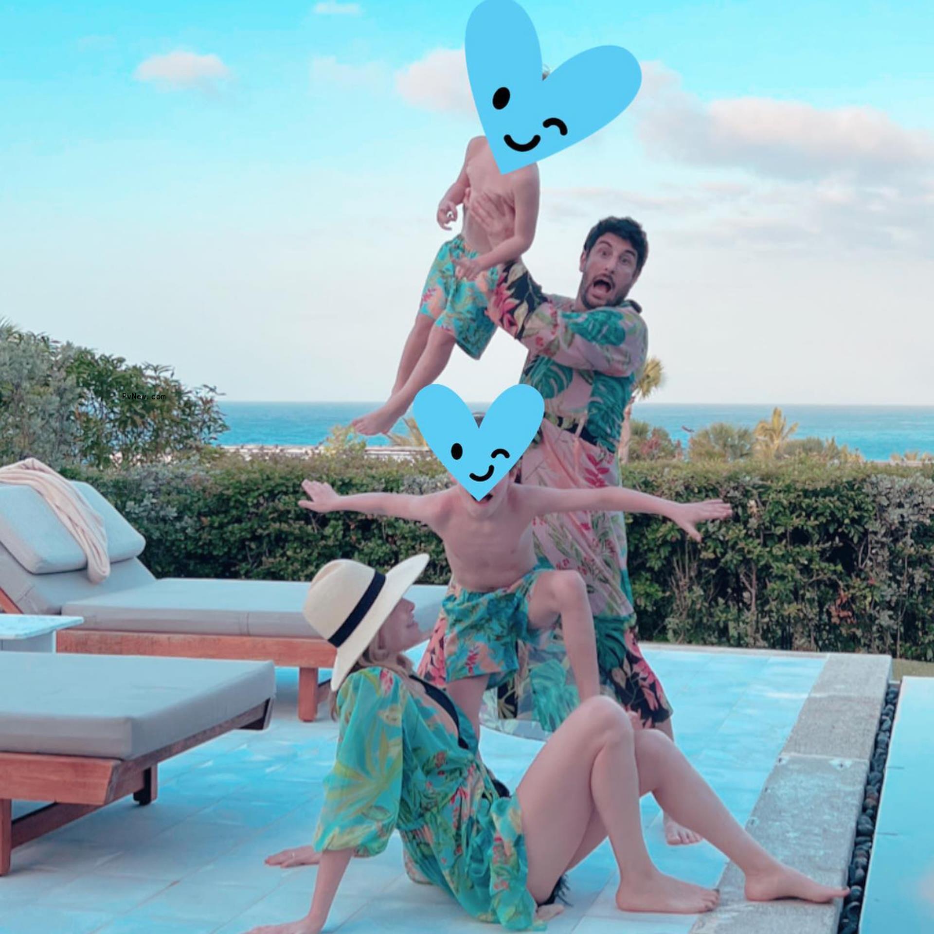 Jenny Mollen and Jason Biggs with their kids near a pool