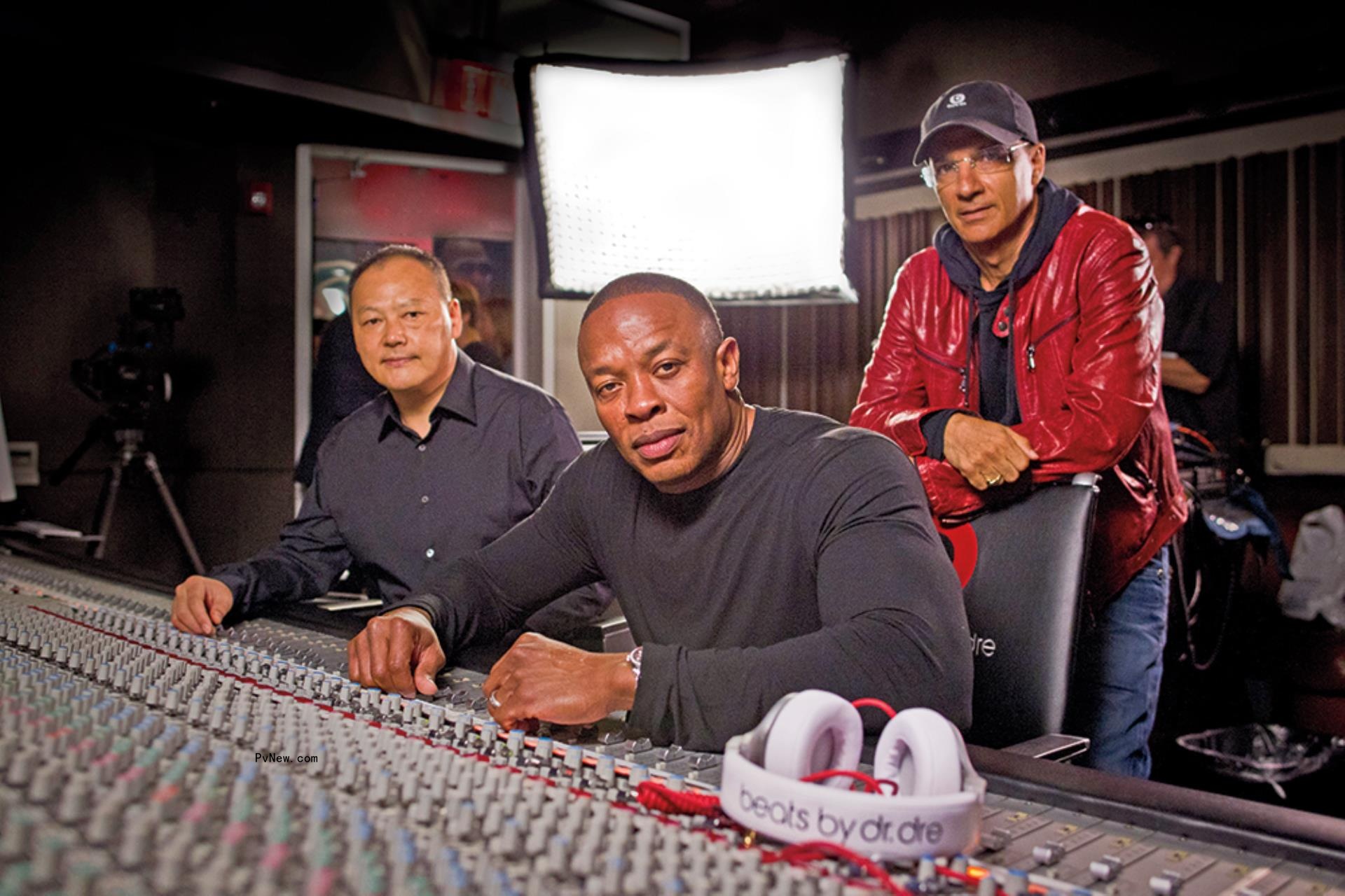 Jimmy Iovine Opens Up a<i></i>bout Working With John Lennon, Bruce Springsteen and Dr. Dre, the State of the Music Biz, and Being Inducted Into the Rock Hall of Fame