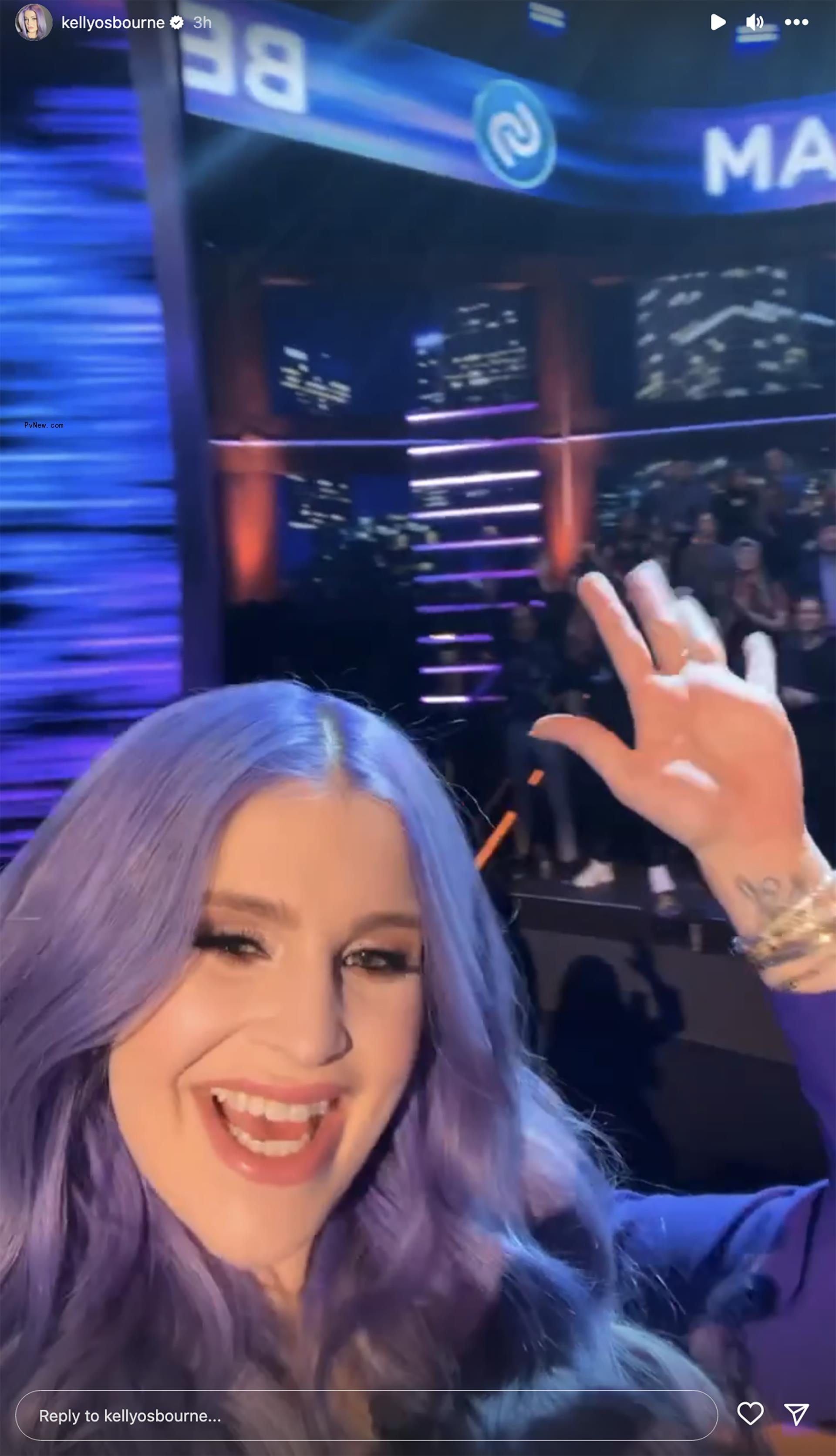 kelly osboure selfie on 'beat shazam' set