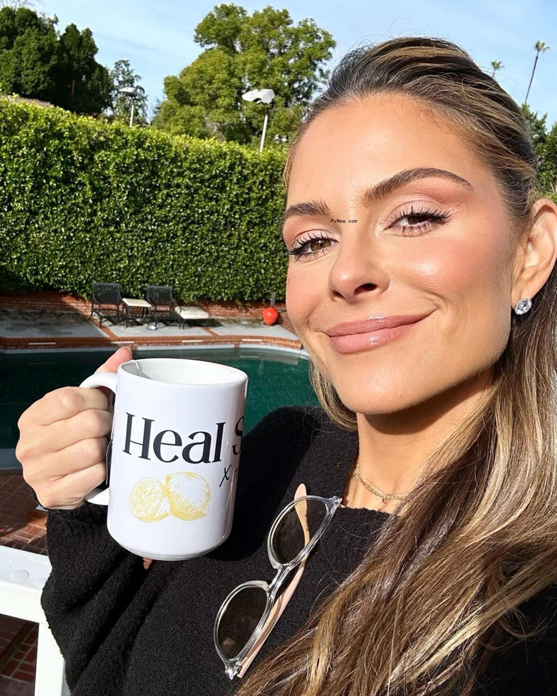 Maria Menounos takes selfie with mug