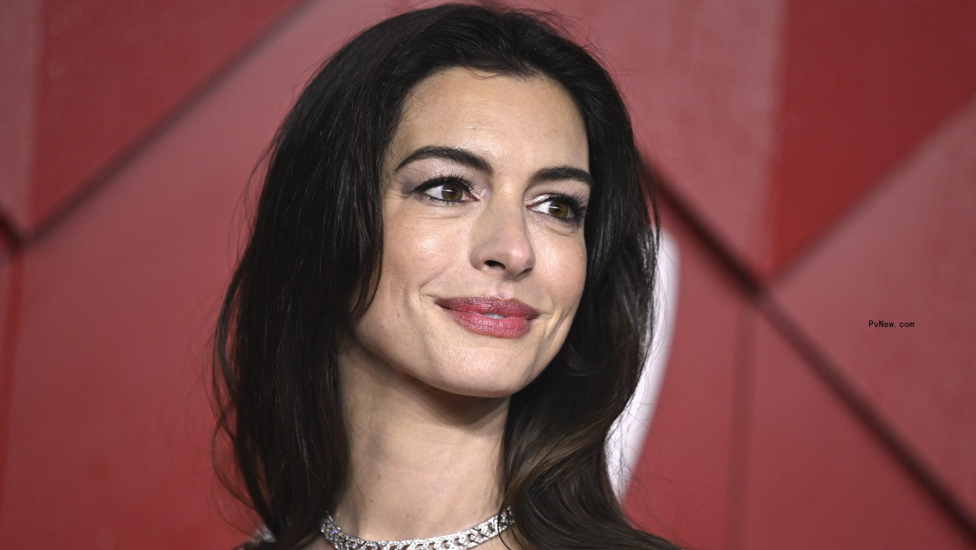 Anne Hathaway Walks Out of Vanity Fair Photo Shoot in Solidarity With Condé Nast Unio<i></i>n Work Stoppage