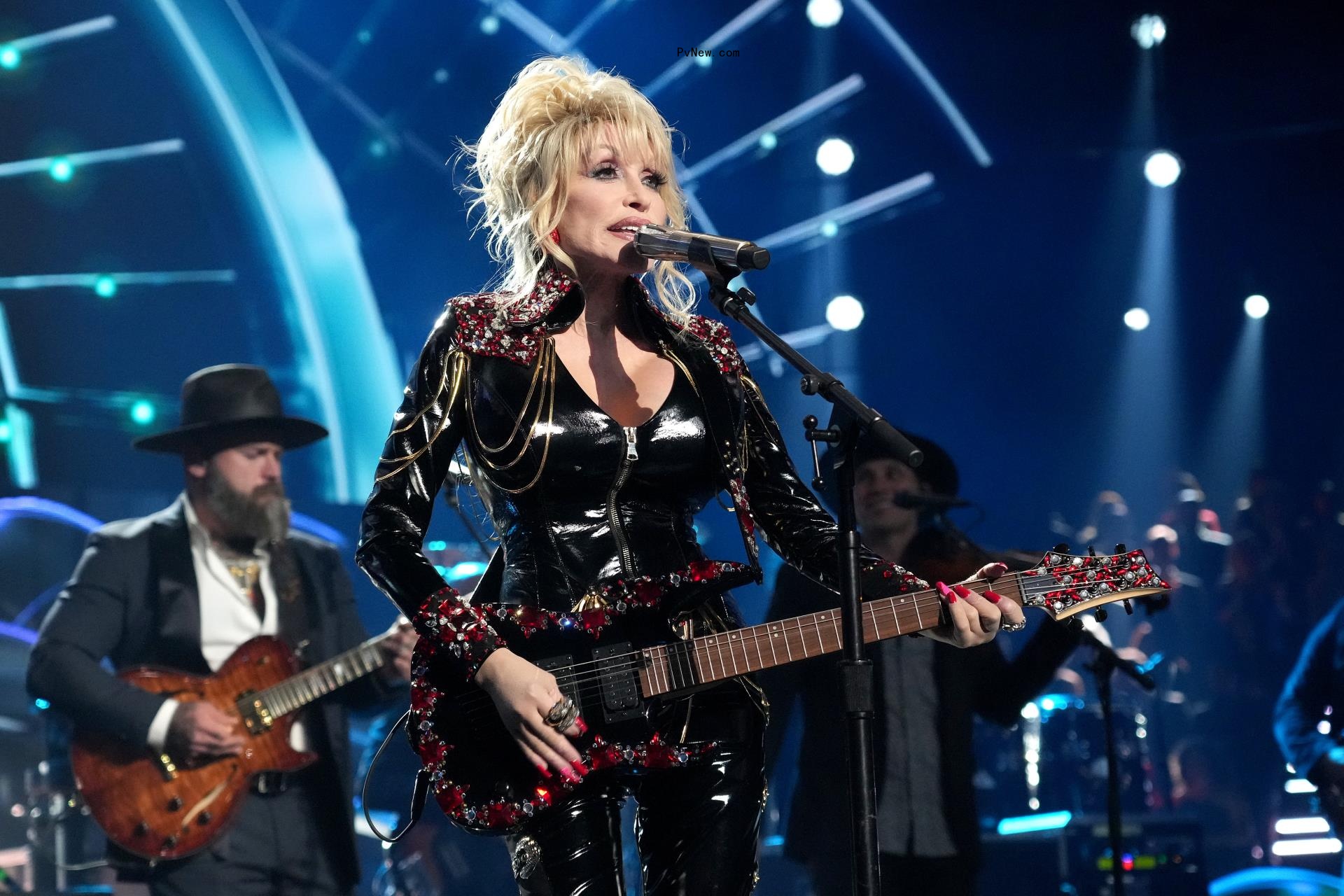 Dolly Parton Joined at Rock Hall Induction by Pink, Brandi Carlile, Simon Le Bon and Rob Halford, as L.A. Ceremony Becomes a Dolly-Fest