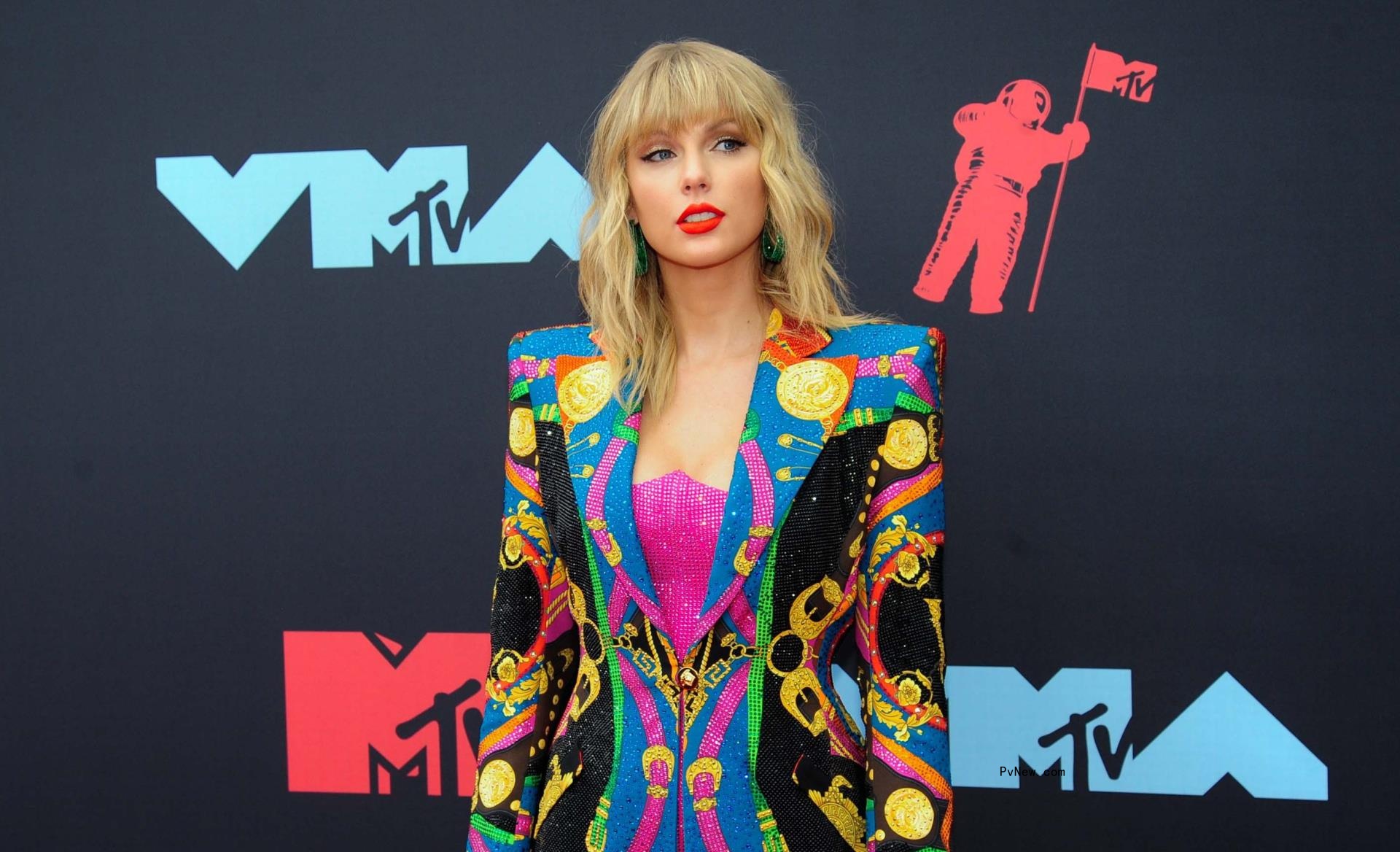Taylor Swift Leads VMAs Nominations With Eight, Followed by Six for SZA