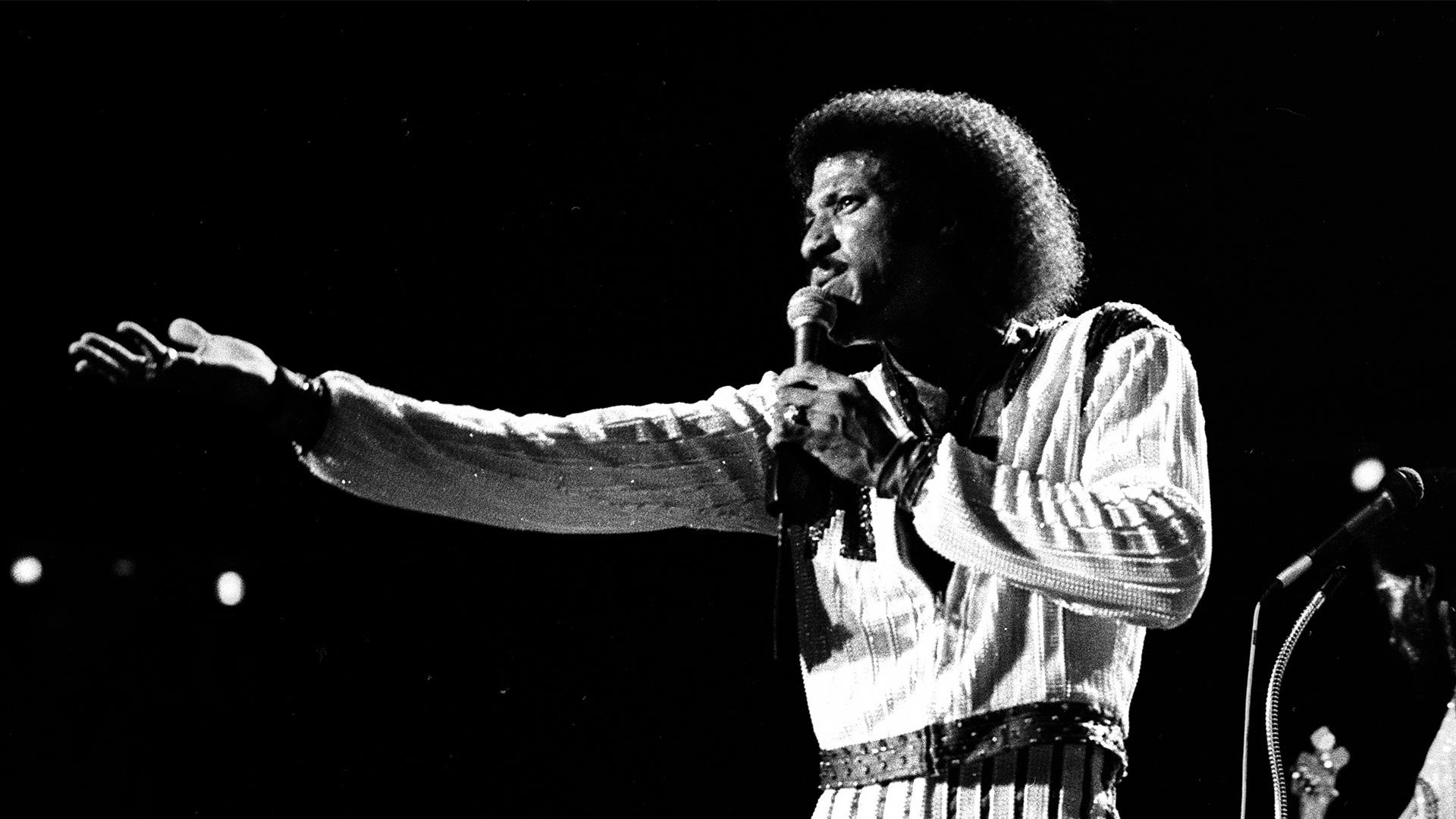 As He Enters Rock and Roll Hall of Fame, Lio<i></i>nel Richie Still Gets Teens and Grandmas Dancing