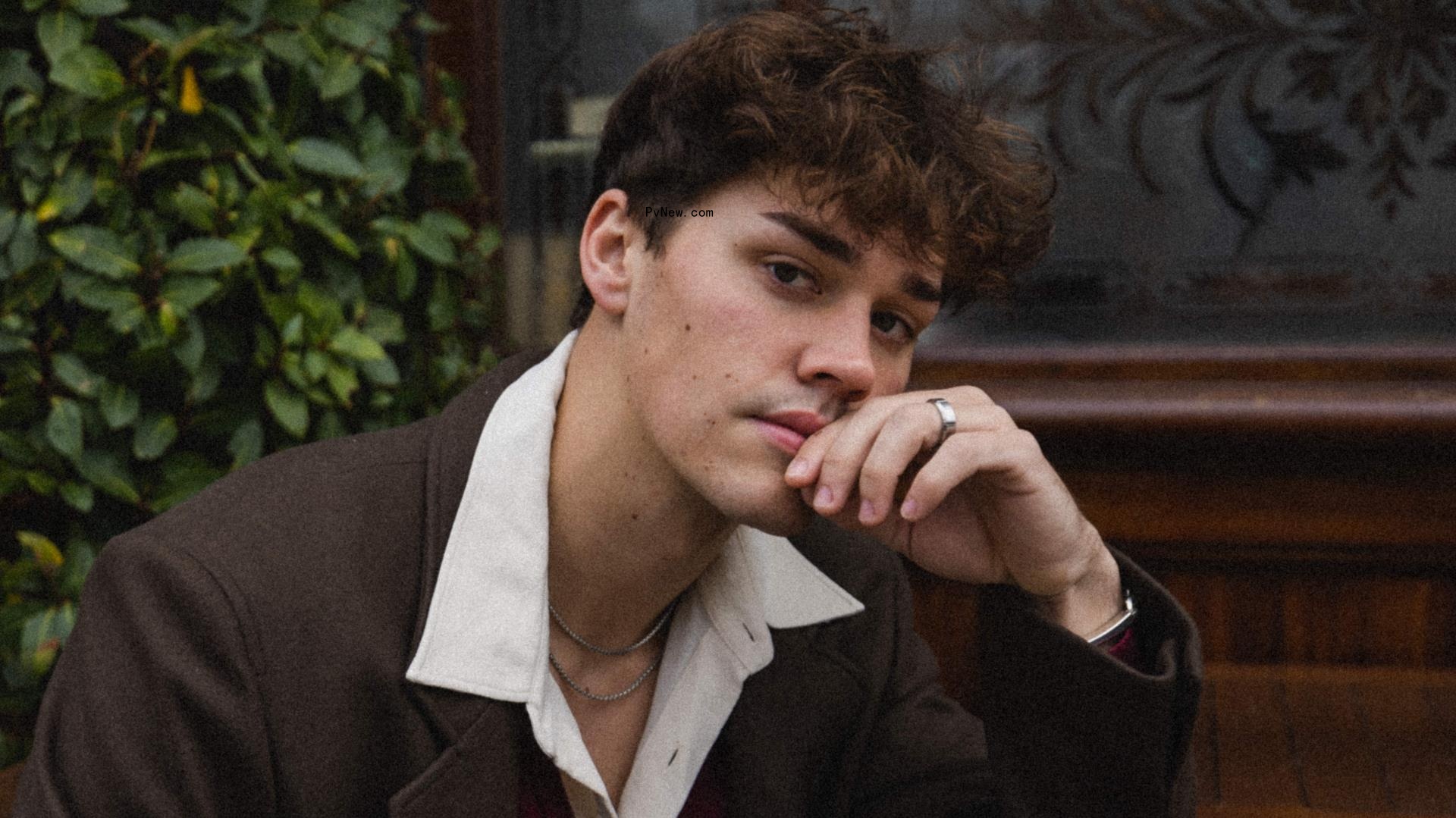TikTok Star Noah Beck Signs With CAA