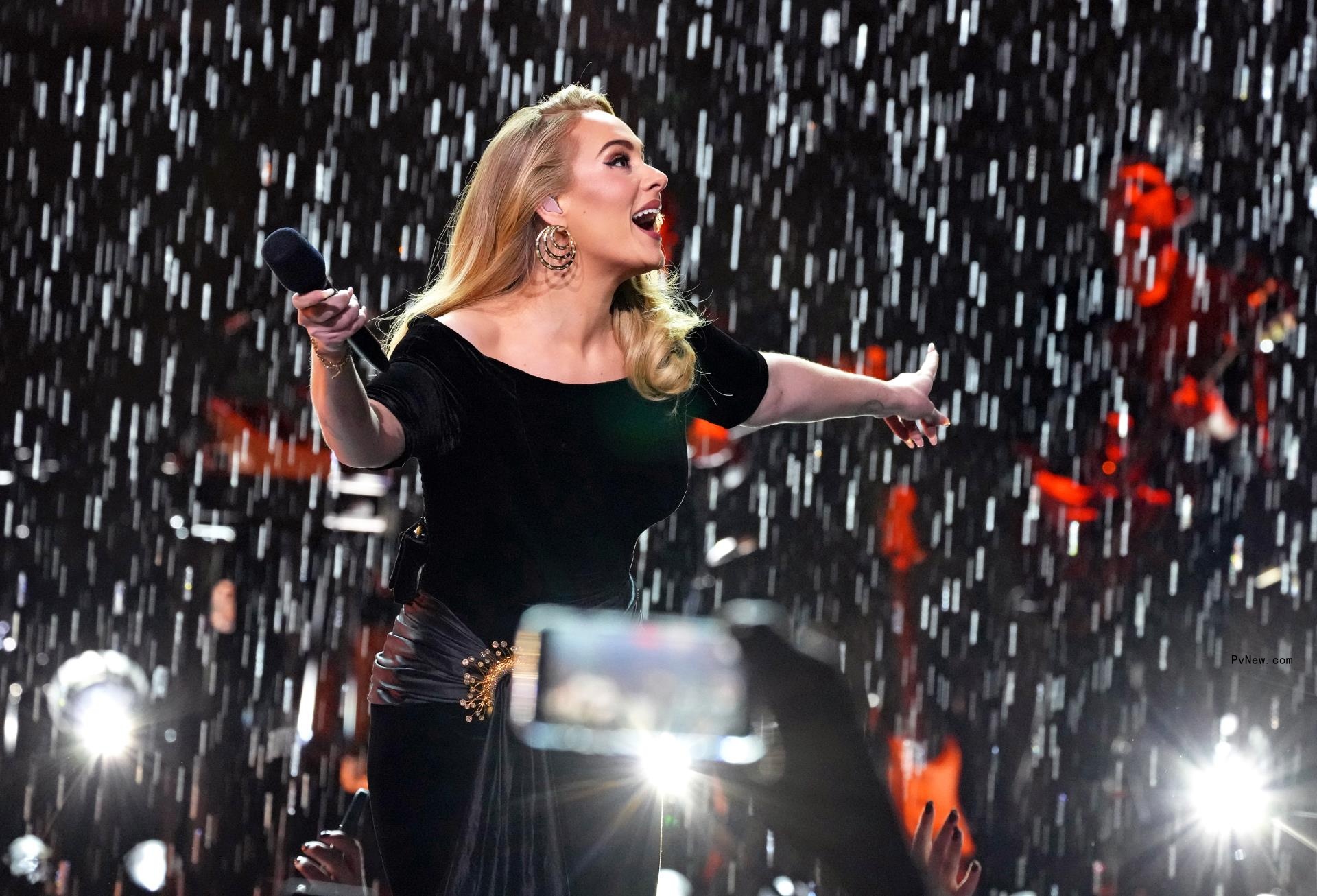 Adele’s Las Vegas Residency Opens With Apple’s Tim Cook, James Corden, Baz Luhrmann in Attendance