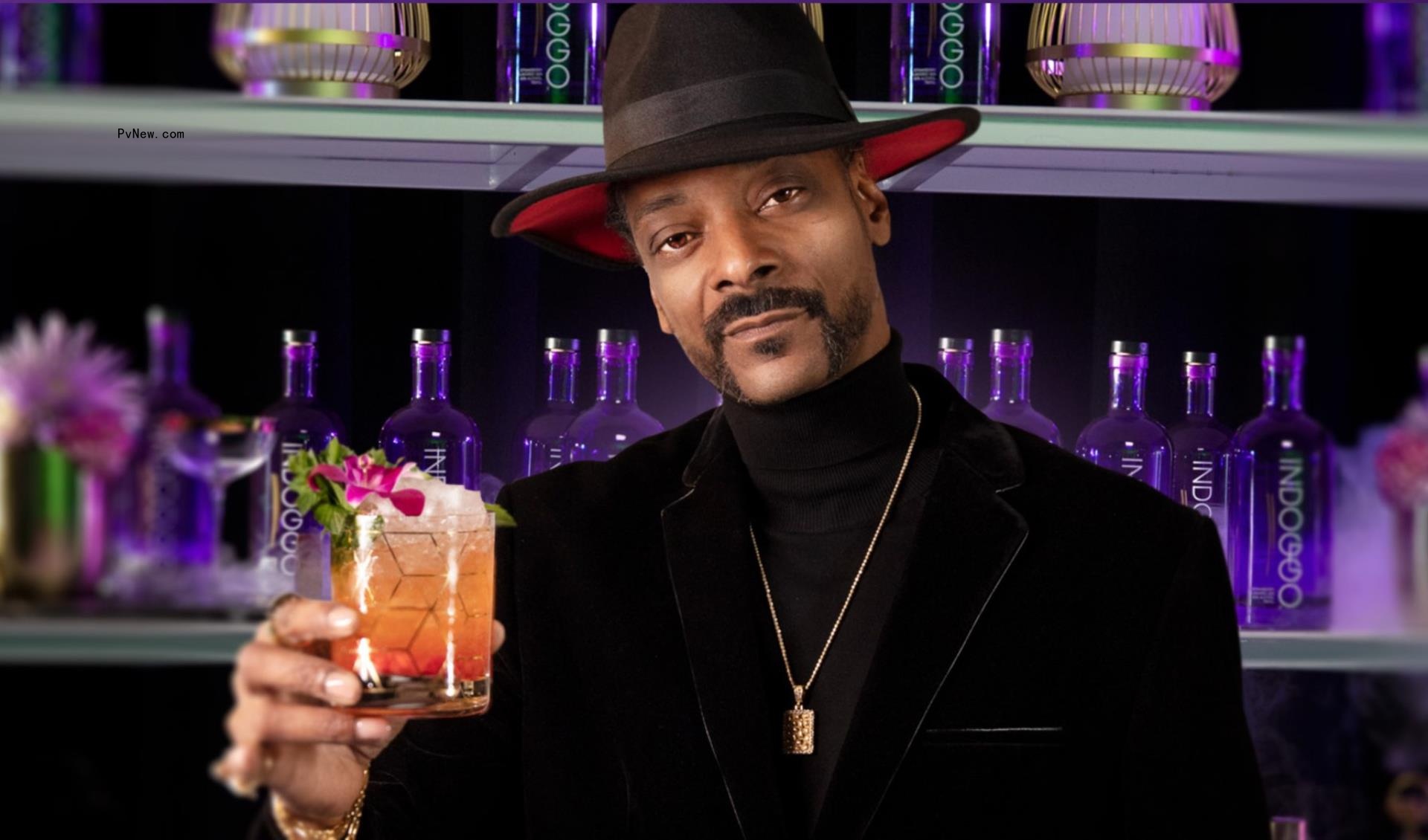 Celebrate Natio<i></i>nal Gin and To<i></i>nic Day With Snoop Dogg’s Strawberry Cocktail