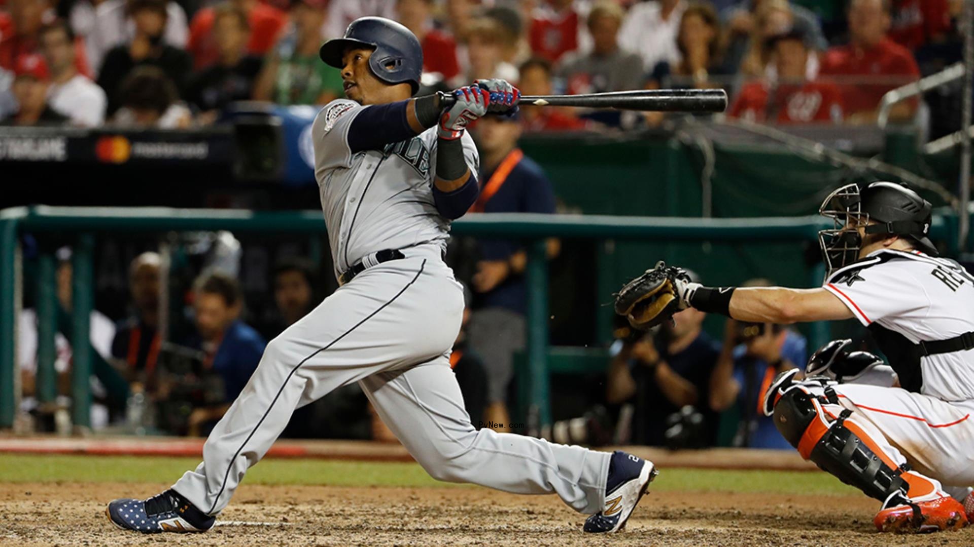 Apple Takes Swing at Sports With Major League ba<i></i>seball Rights Deal