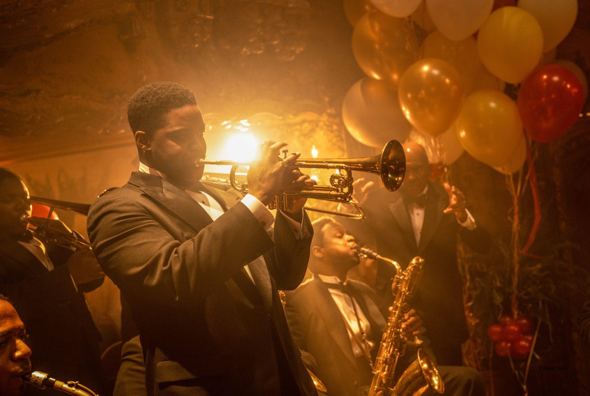 How ‘Babylon’ Composer Justin Hurwitz’s Score Helped to Create the Film’s ‘Unhinged, Hedo<i></i>nistic World’