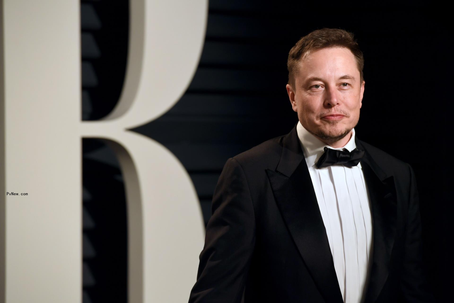Elon Musk to Host ‘Saturday Night Live’ With Musical Guest Miley Cyrus