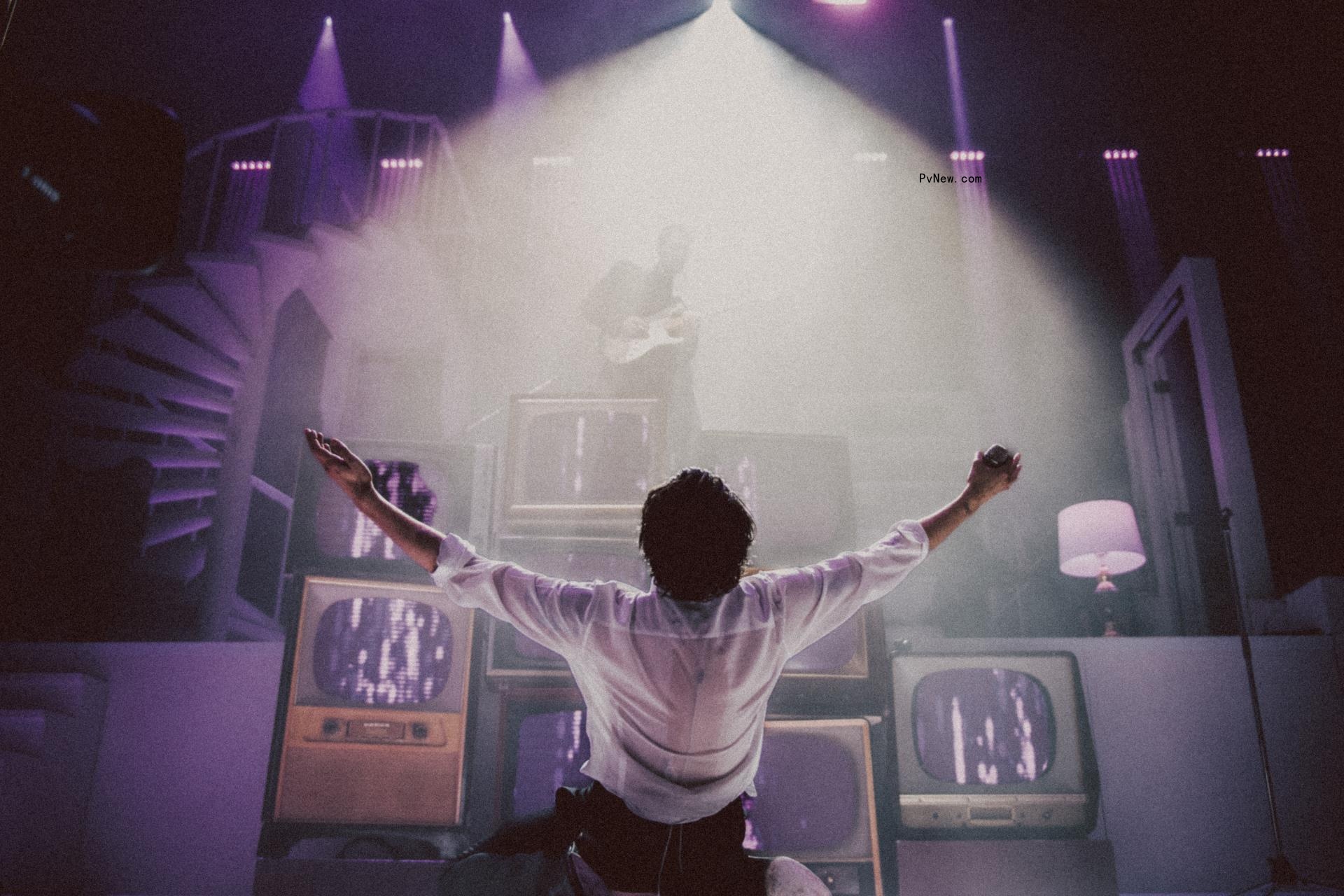 The 1975’s Matty Healy Lifts the Curtain on Band’s Biggest Tour Yet