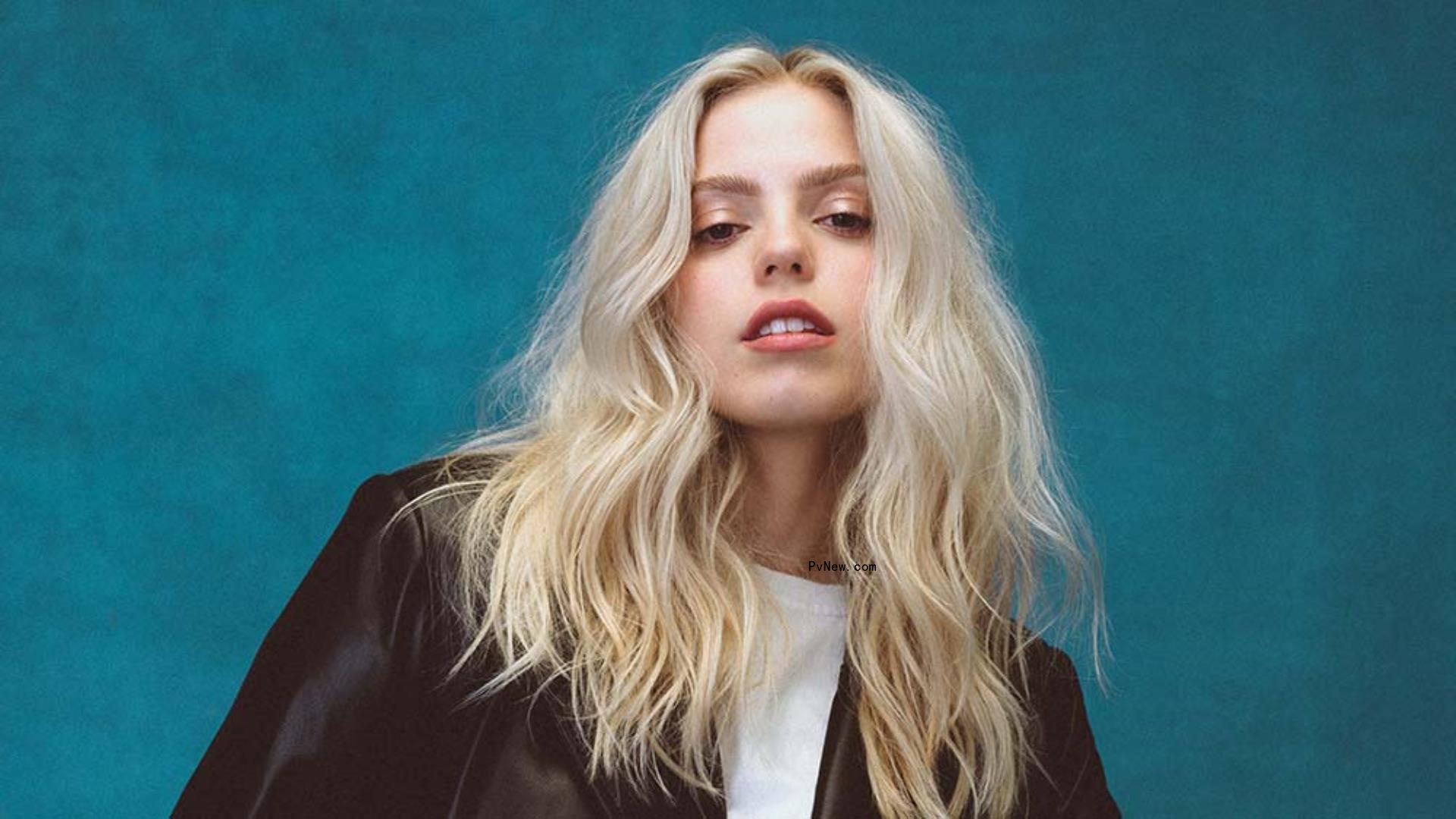 Reneé Rapp on How Heartbreak Led to Her Debut EP and Why Playing Leighton on ‘Sex Lives of College Girls’ Is ‘F—ing Freeing’