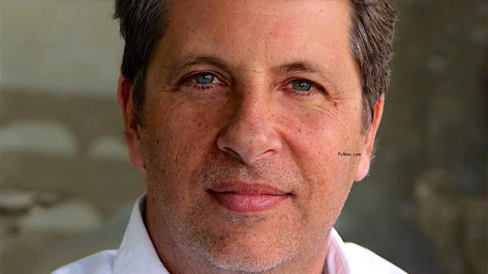 Jo<i></i>nathan Bing Exits Netflix to Lead Communications at Vice Media Group
