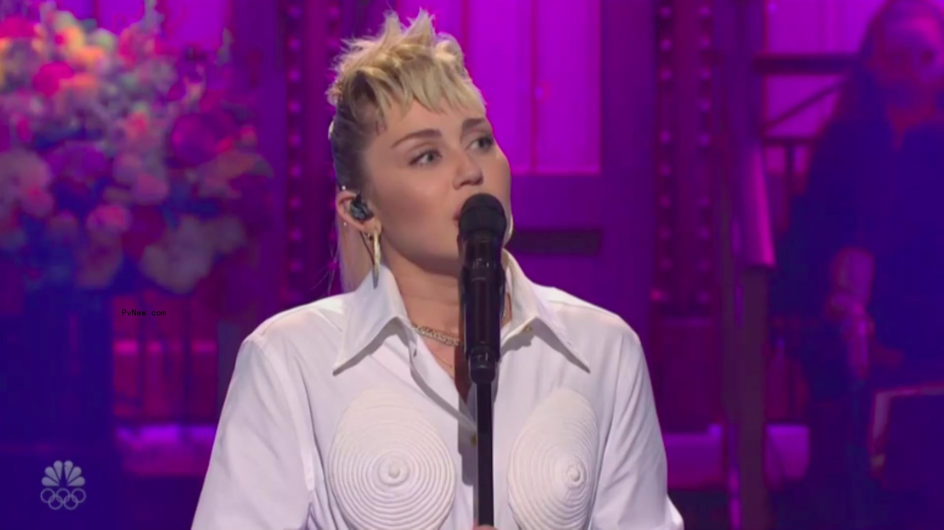 Miley Cyrus and ‘Saturday Night Live’ Moms Open Mother’s Day Episode