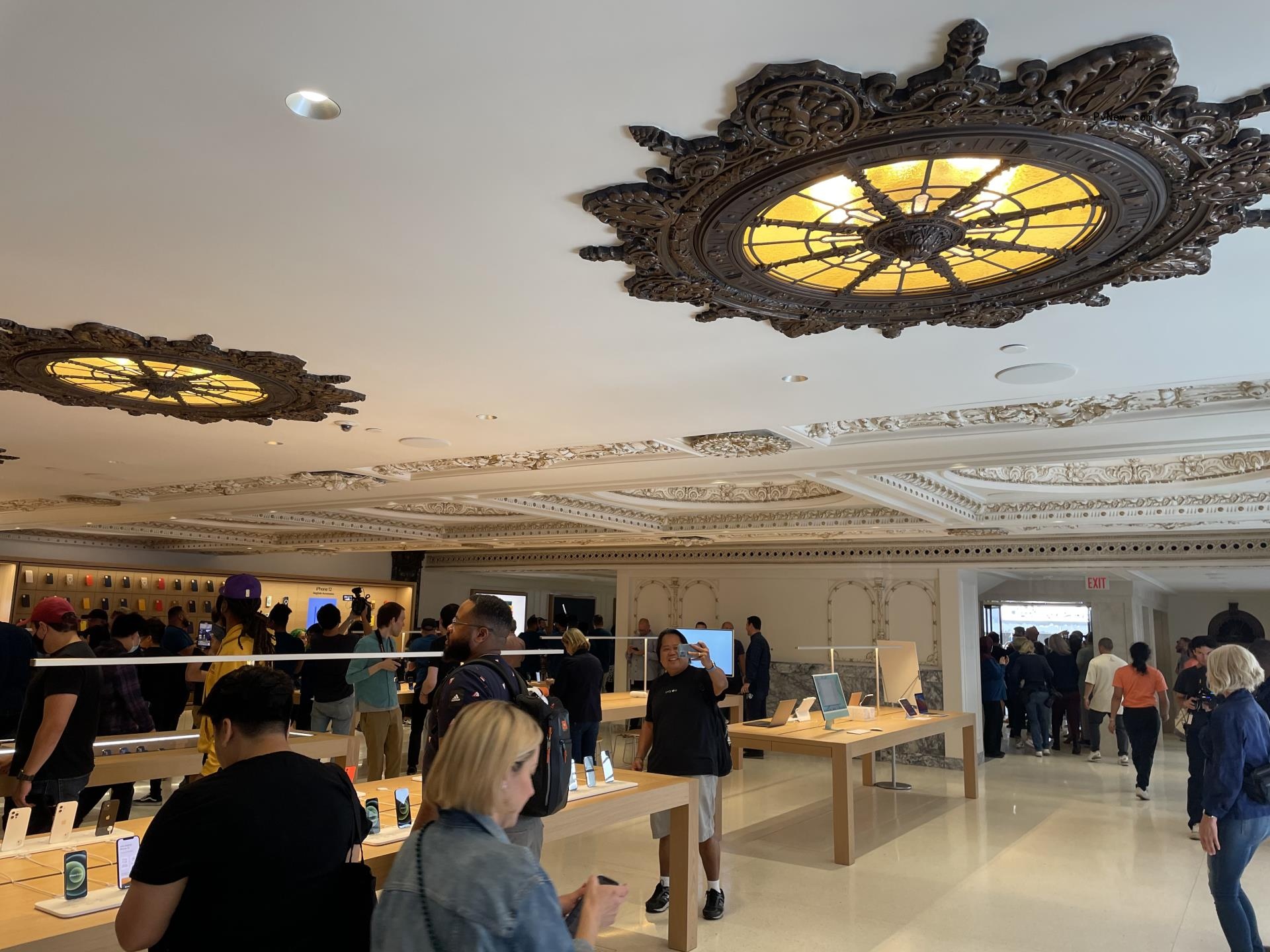 Downtown L.A.’s First Talkie Theater Becomes a Spectacular Apple Store, and Preservatio<i></i>nists Are Talking It Up