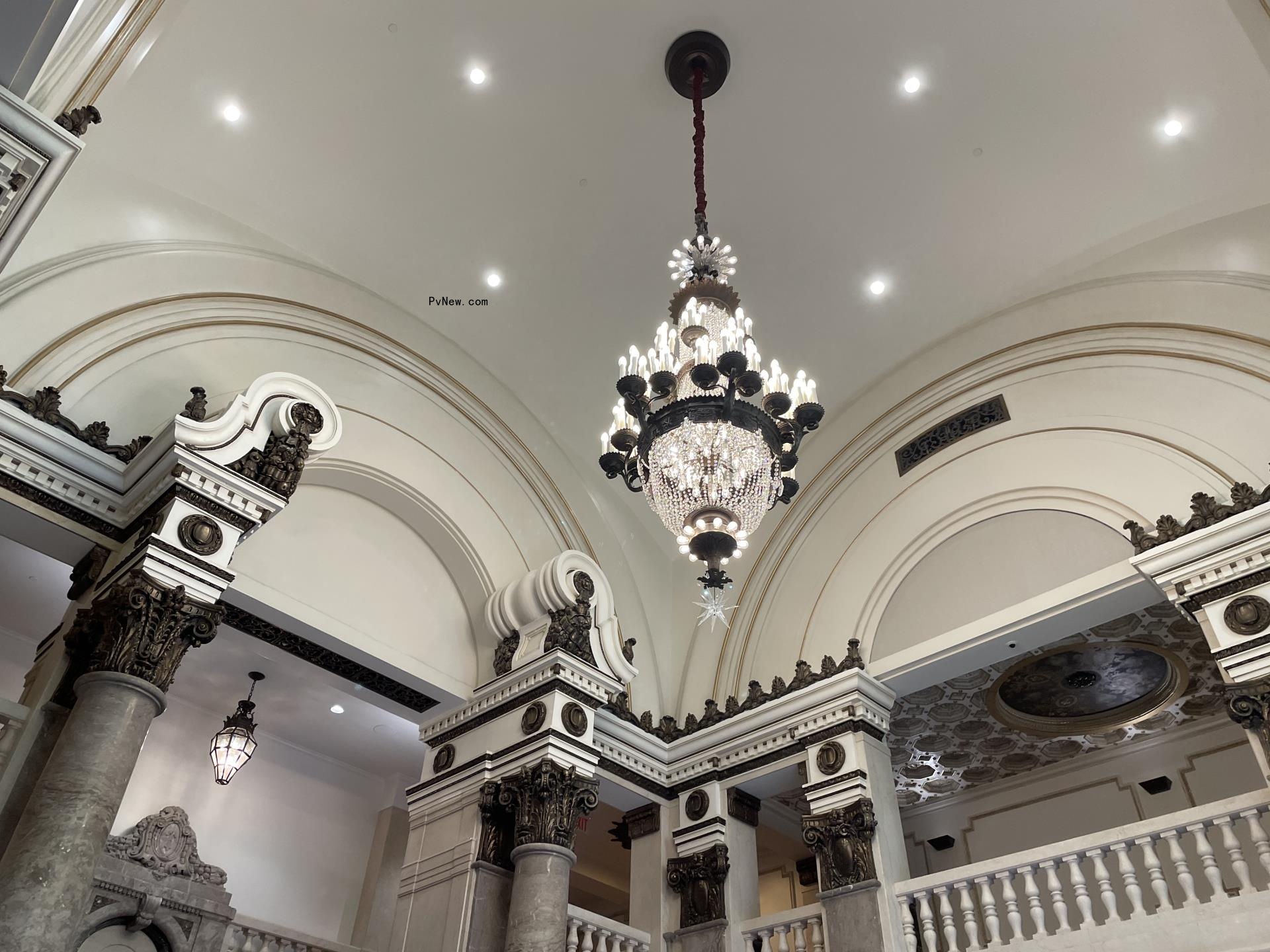Downtown L.A.’s First Talkie Theater Becomes a Spectacular Apple Store, and Preservatio<i></i>nists Are Talking It Up