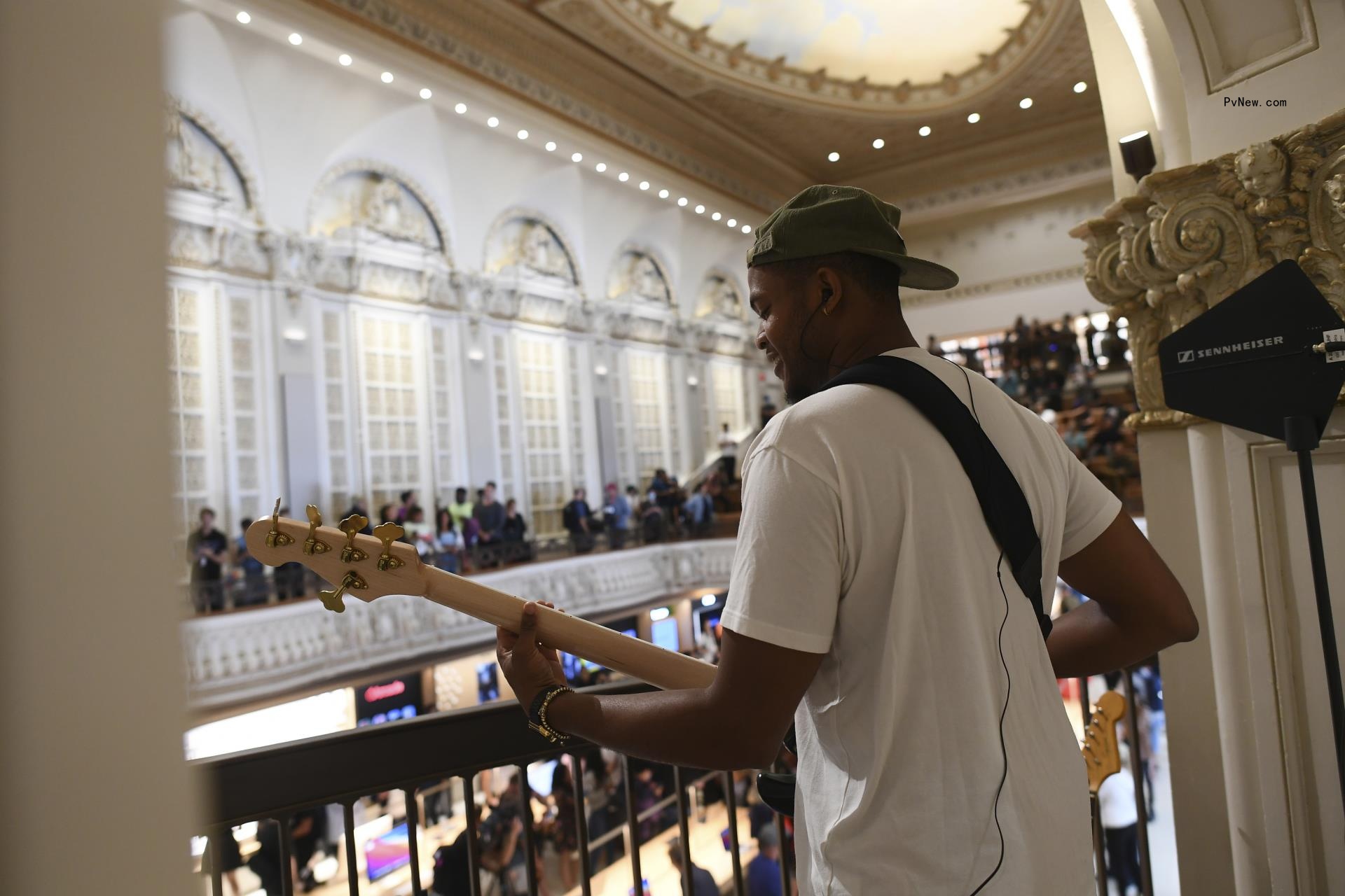Downtown L.A.’s First Talkie Theater Becomes a Spectacular Apple Store, and Preservatio<i></i>nists Are Talking It Up