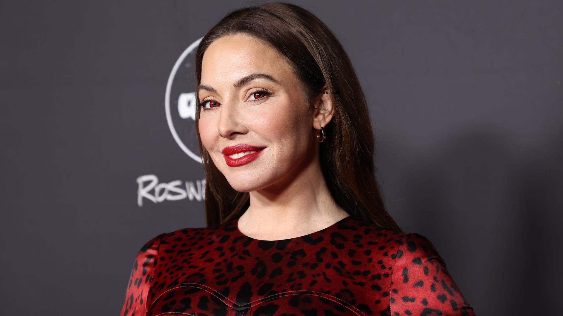Whitney Cummings Joins o<i></i>nlyFans — but for Subscriber-o<i></i>nly ‘Dirty Jokes,’ Not Nude Pics