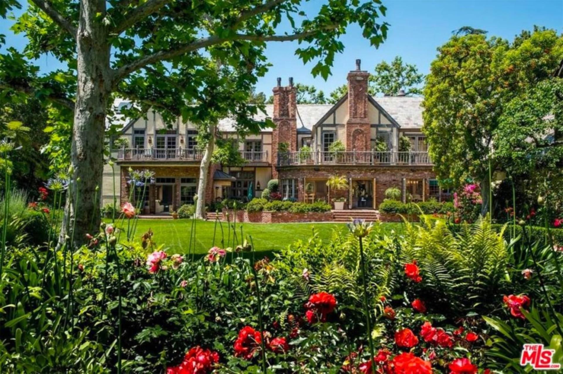 Roku Announces First Smart TVs Designed and Made by the Company