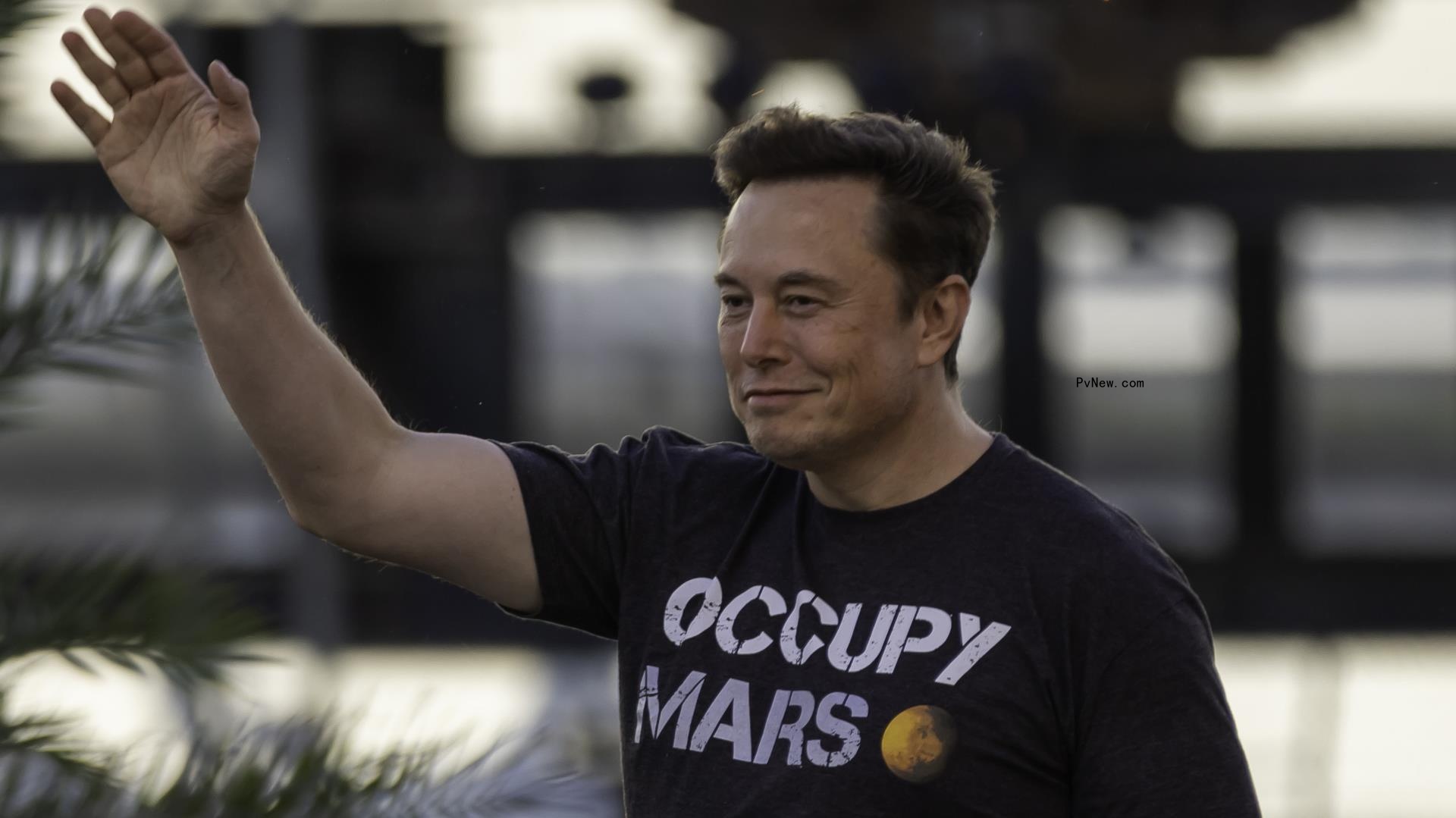 Elon Musk Urges Striking Insider Inc. Editorial Staffers to ‘Fight on, Comrades!’ Just Hours Before Unio<i></i>n Reaches Deal Ending Strike