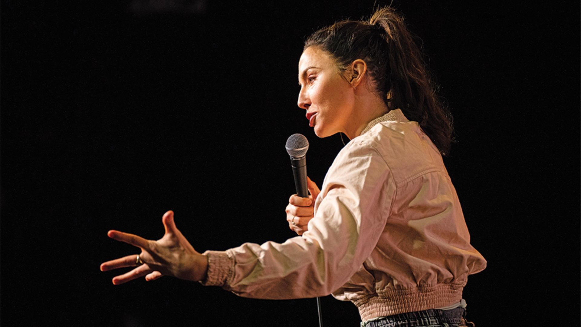 Is Social Media the New Comedy Club? Stand-Up Comics on How Digital Media Differs from Live