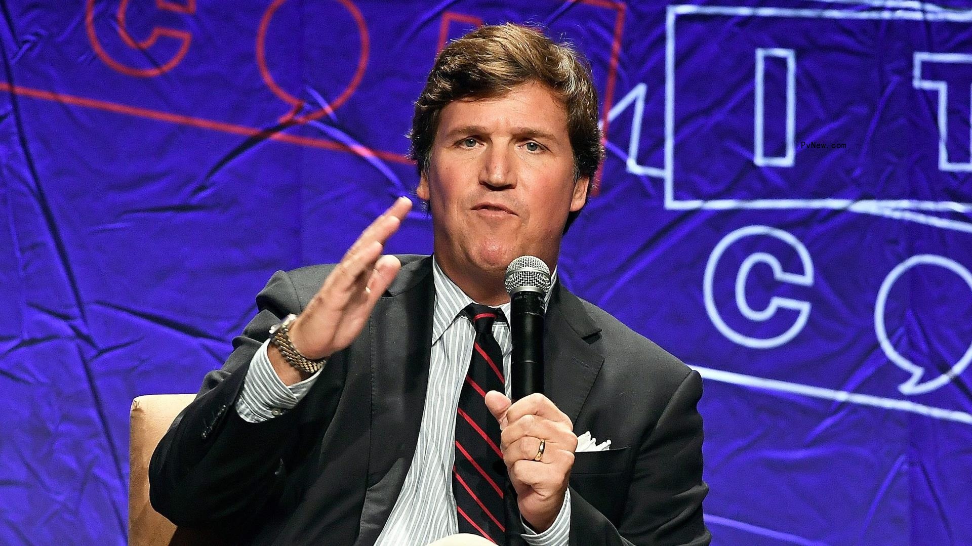 Tucker Carlson Complains That ‘No One’ at Fox News Defended Radical Co<i></i>nspiracy Theorist Alex Jones