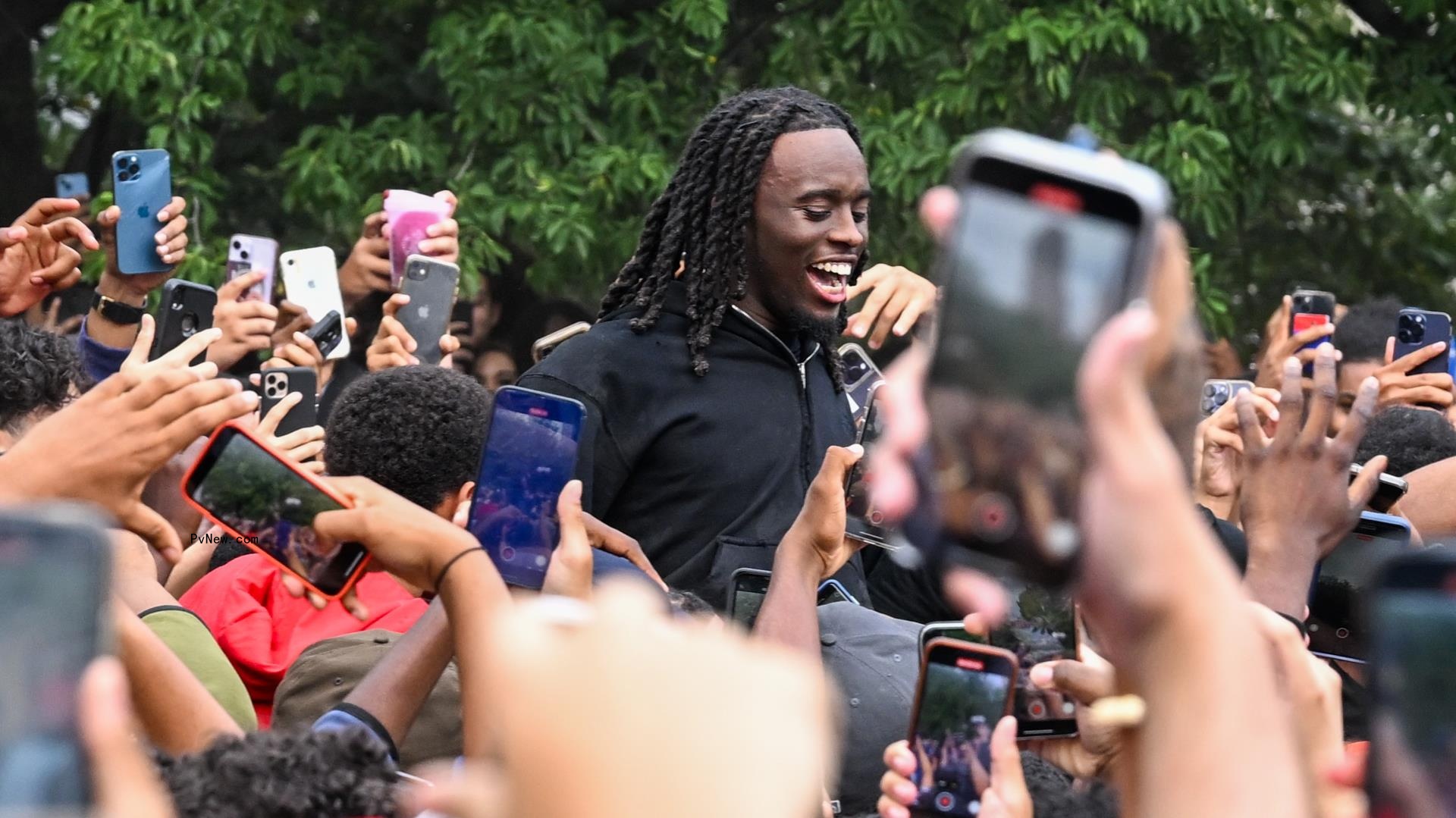 Twitch Influencer Kai Cenat’s AMP Group Apologizes After Unio<i></i>n Square Park Riot: ‘We Do Not Co<i></i>ndone That Behavior’