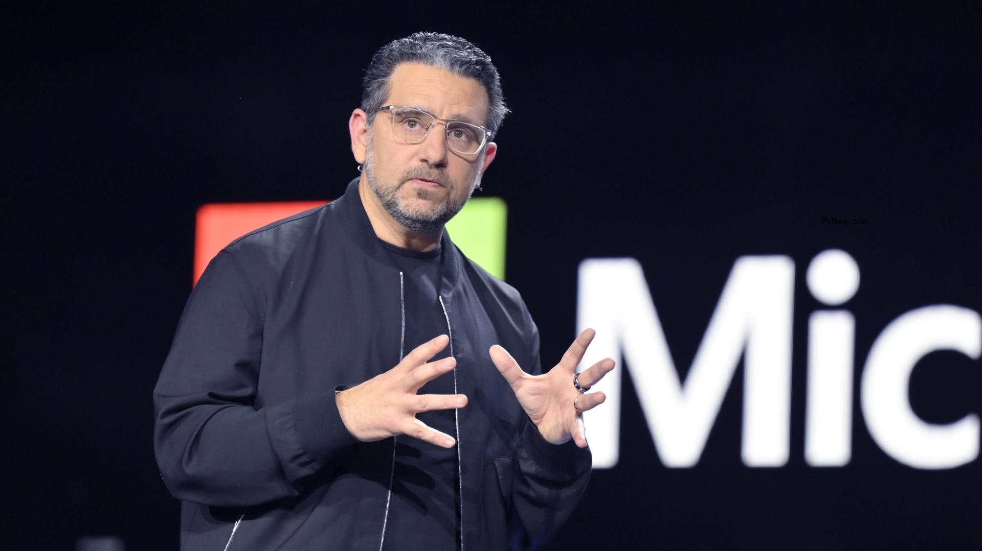 Amazon Hires Microsoft Product Chief Panos Panay to Head Devices Division (Report)