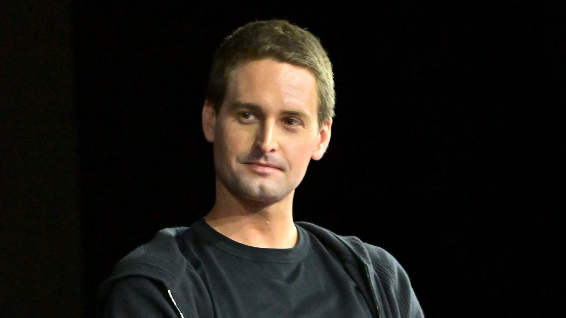Snap Misses Q4 Forecasts, Stock Plunges Sharply