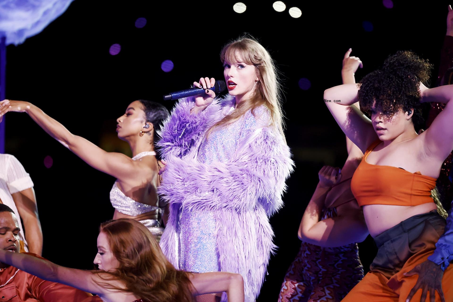 Taylor Swift Brings Her Epic Empath Energy to SoFi Stadium for a Grand Six-Night Stand: Co<i></i>ncert Review