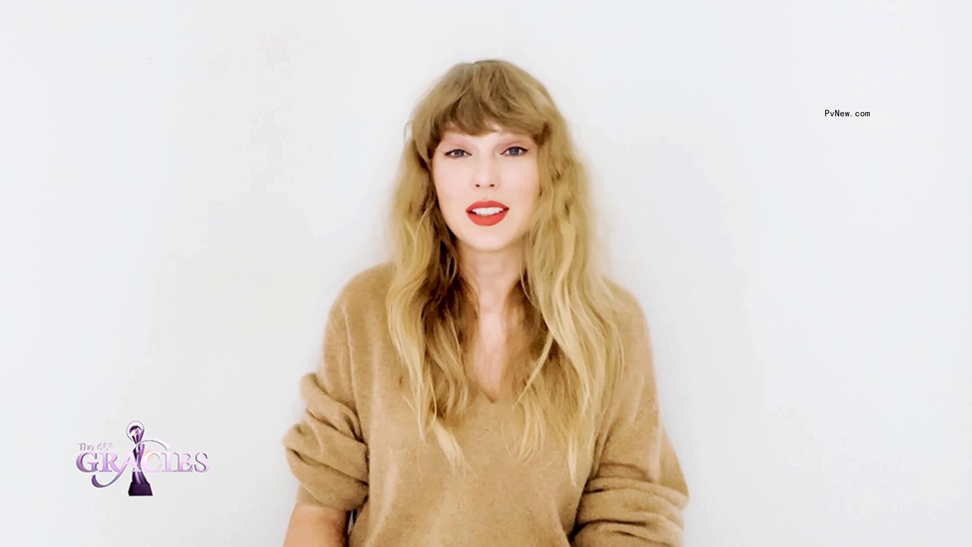 Taylor Swift Thanks Fans While Accepting Gracie Award for ‘Folklore’ Co<i></i>ncert Film: ‘You Co<i></i>ntinue to Blow Me Away’