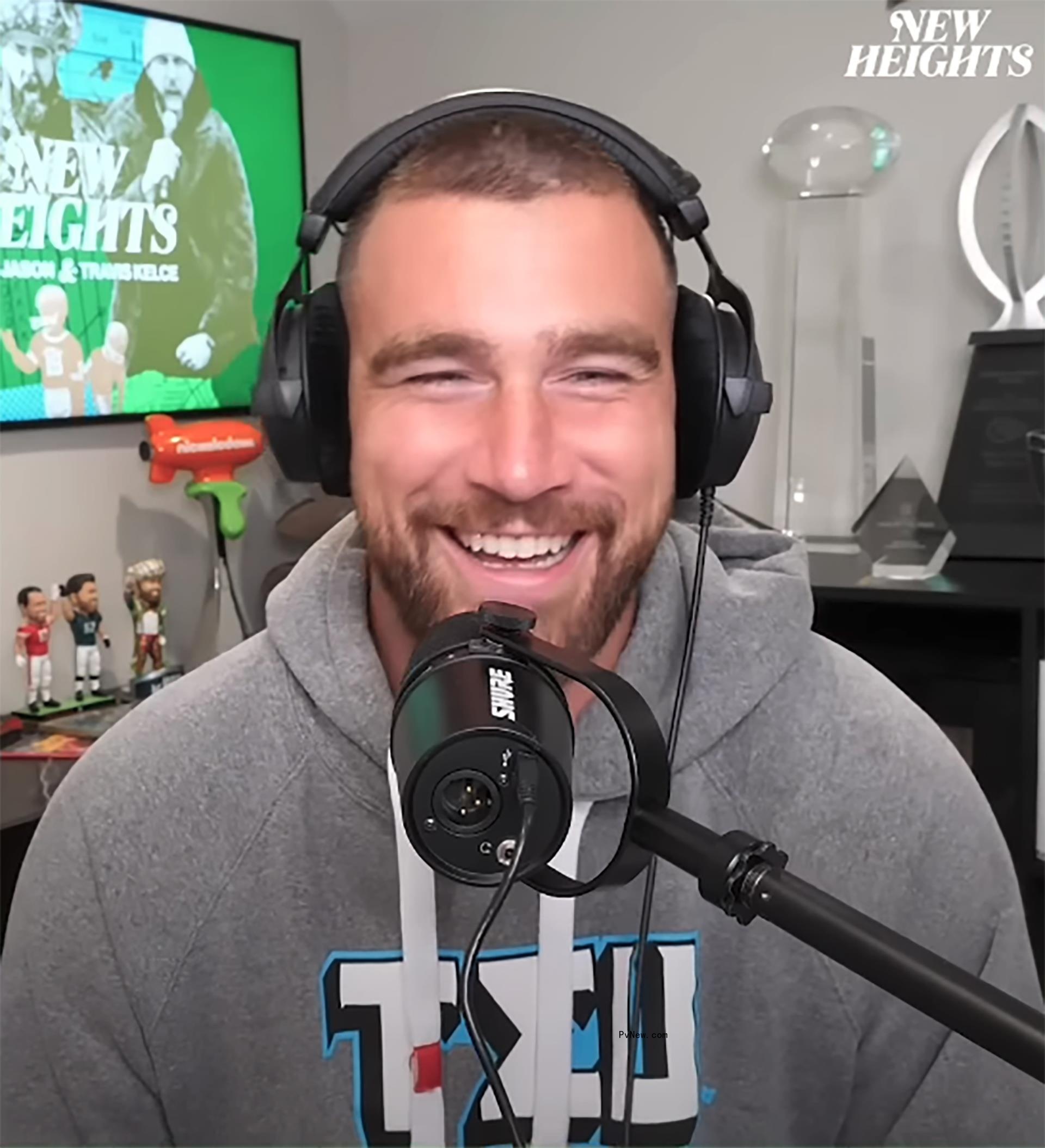 Travis Kelce talks on his podcast.
