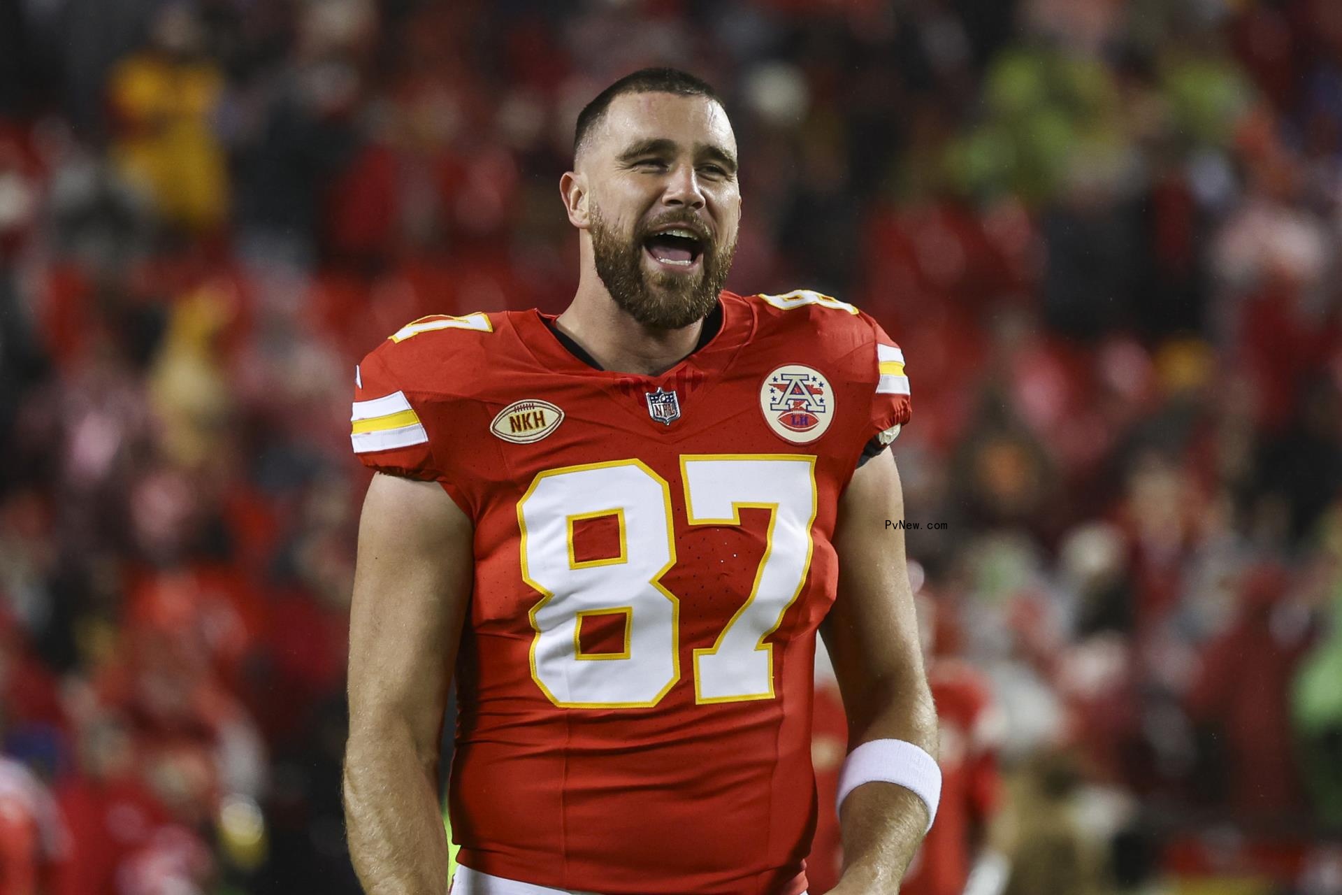 travis kelce in his kansas city chiefs jersey