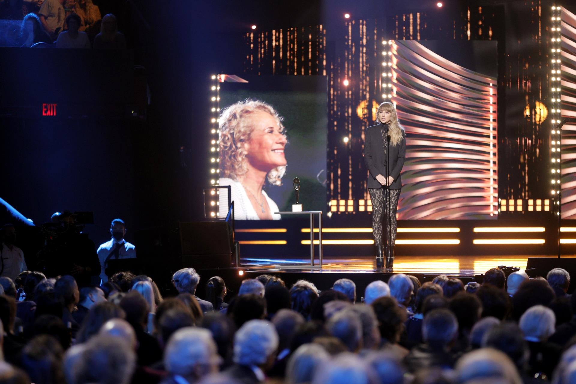 Read Taylor Swift’s Speech Welcoming Carole King, ‘the Greatest So<i></i>ngwriter of All Time,’ Into Rock and Roll Hall of Fame