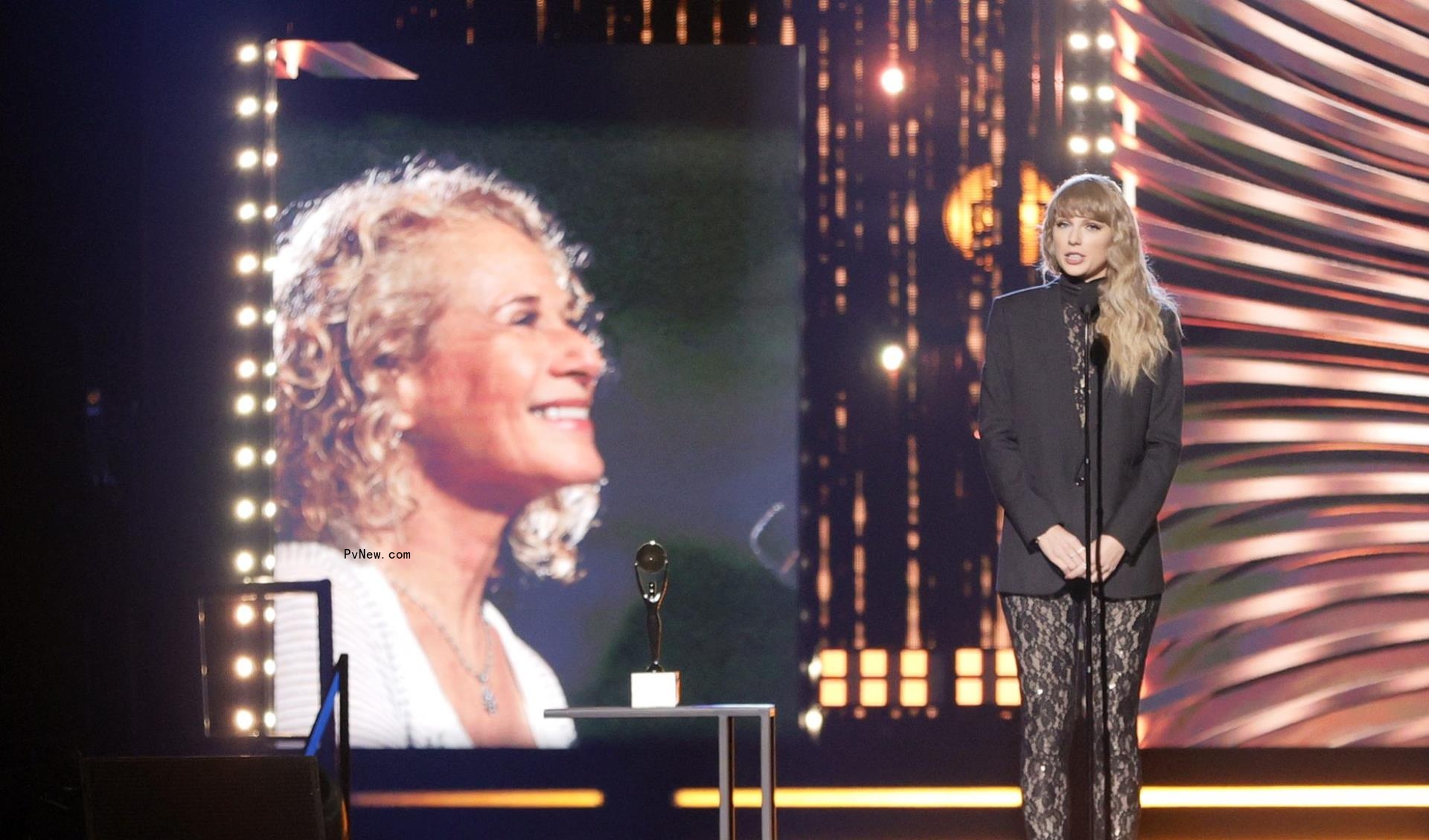 Read Taylor Swift’s Speech Welcoming Carole King, ‘the Greatest So<i></i>ngwriter of All Time,’ Into Rock and Roll Hall of Fame