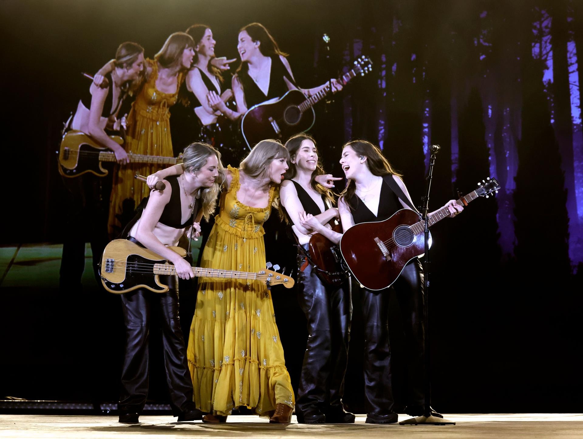 Taylor Swift with HAIM