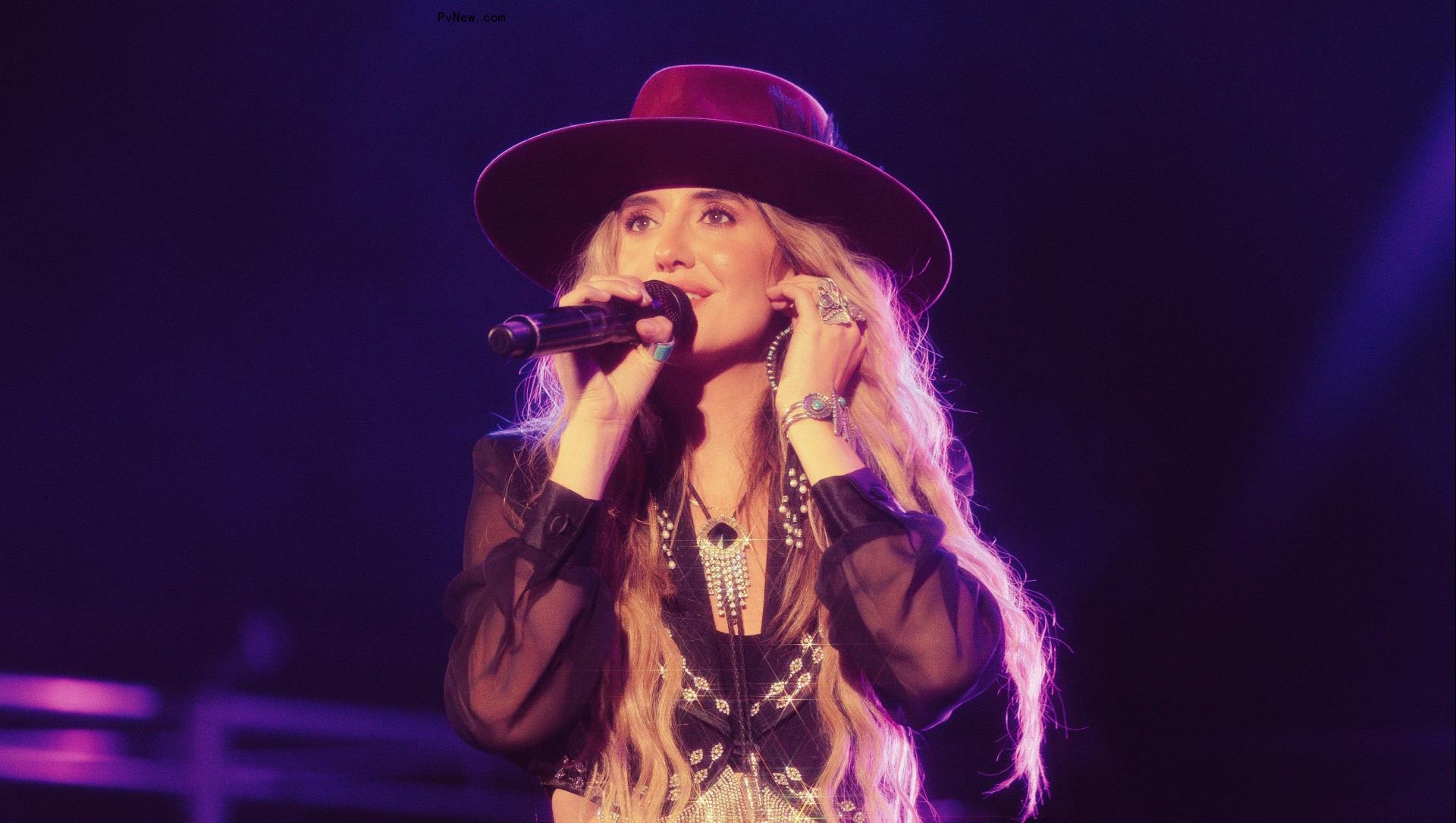 CMAs Fro<i></i>ntrunner Lainey Wilson Sets Natio<i></i>nal Headlining Tour for Summer/Fall 2024