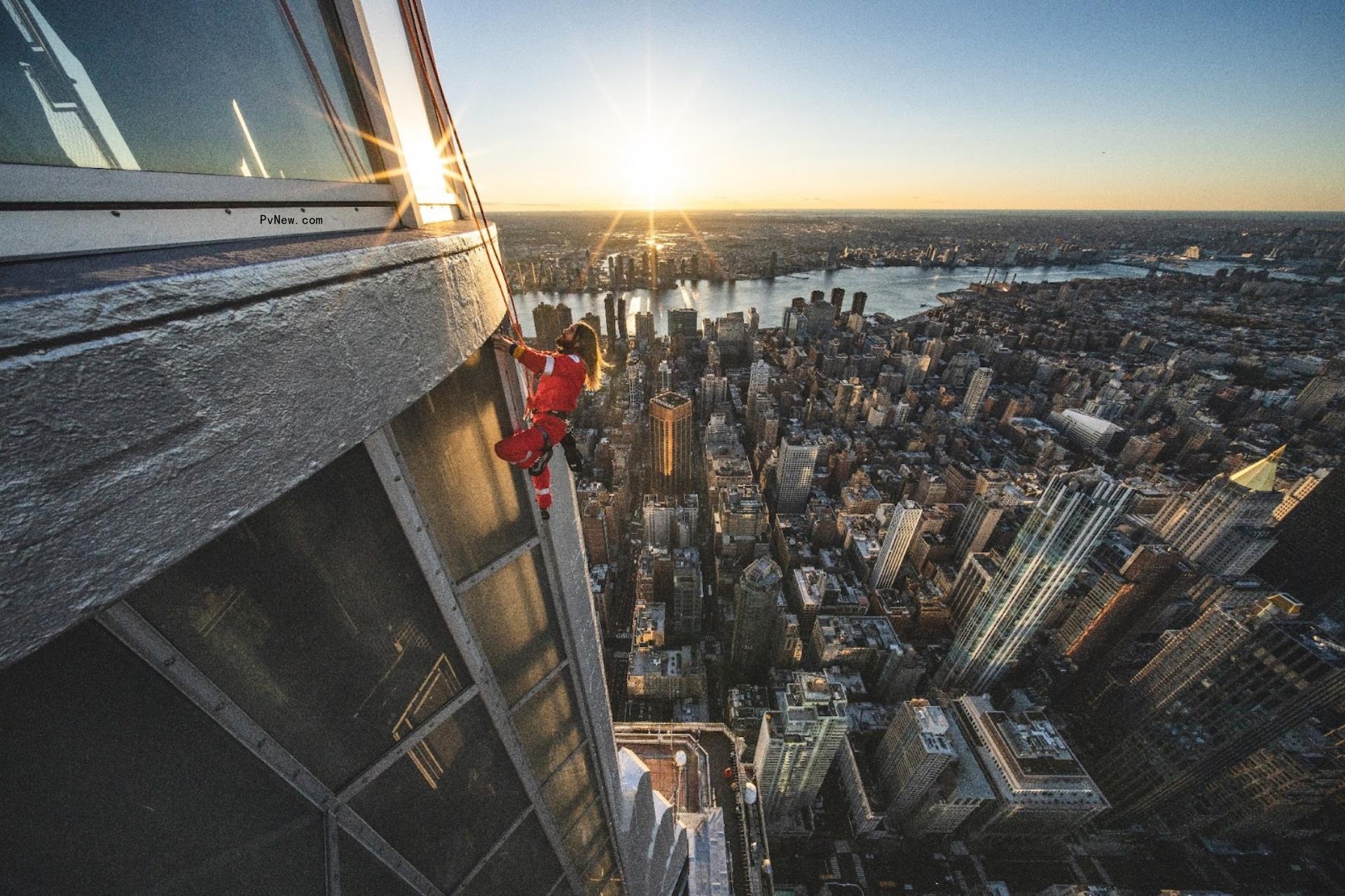 Jared Leto Climbed to the Top of the Empire State Building in Wild Publicity Stunt to Promote Music Tour