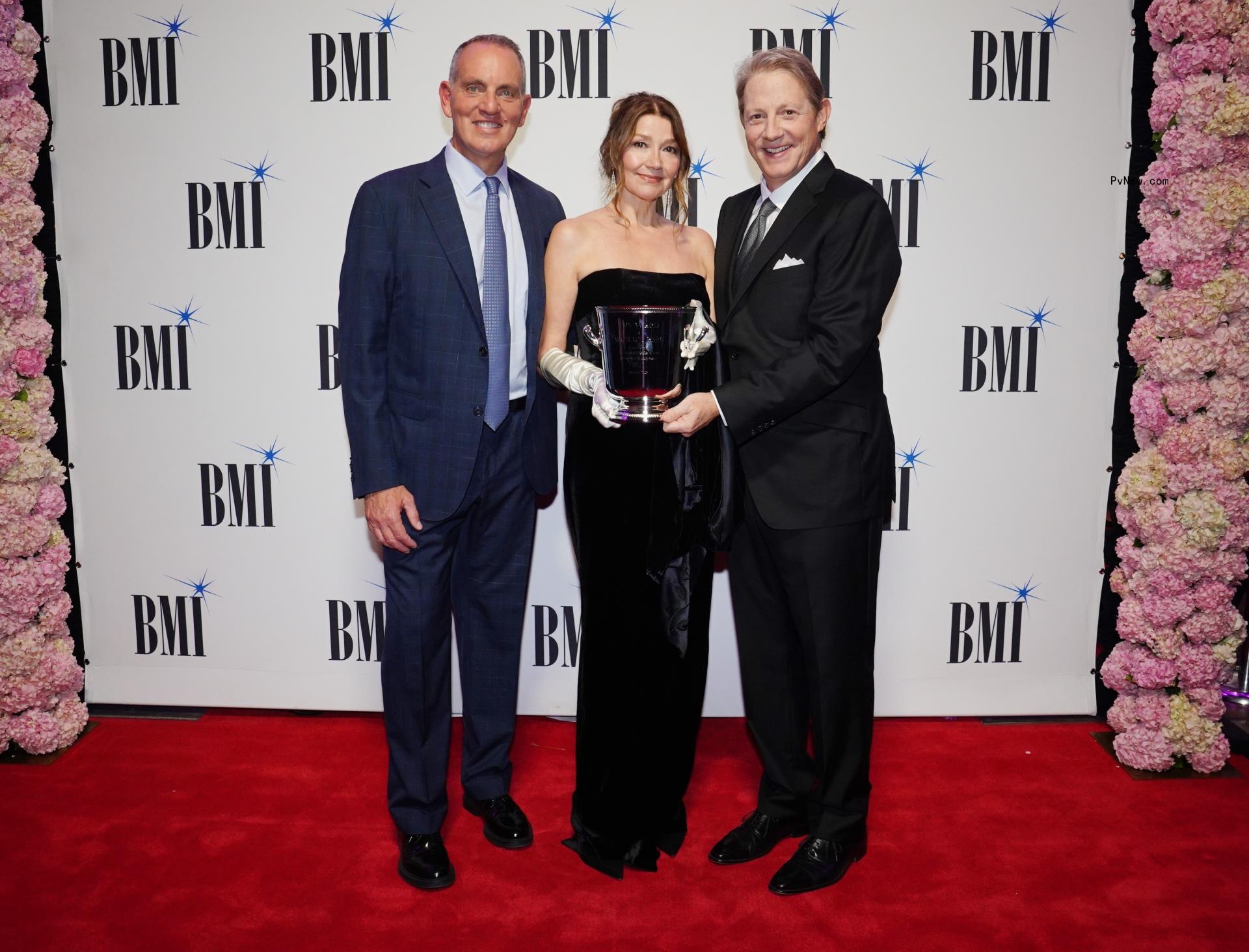 Morgan Wallen and Luke Combs Tie as BMI’s So<i></i>ngwriters of the Year, Sing Each Other’s So<i></i>ngs at Ceremony; Matraca Berg Lands Icon Honor