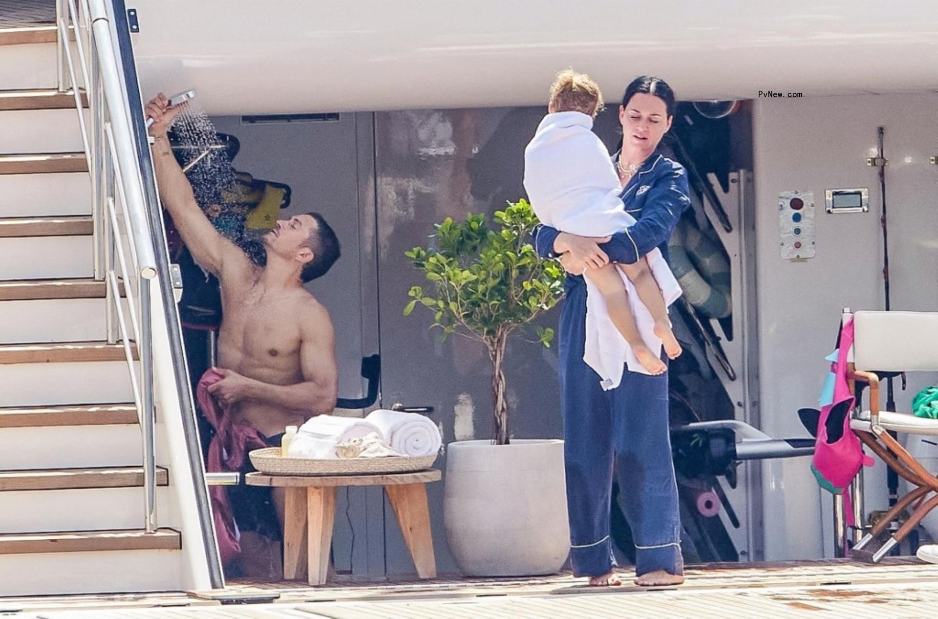 Katy Perry with daughter