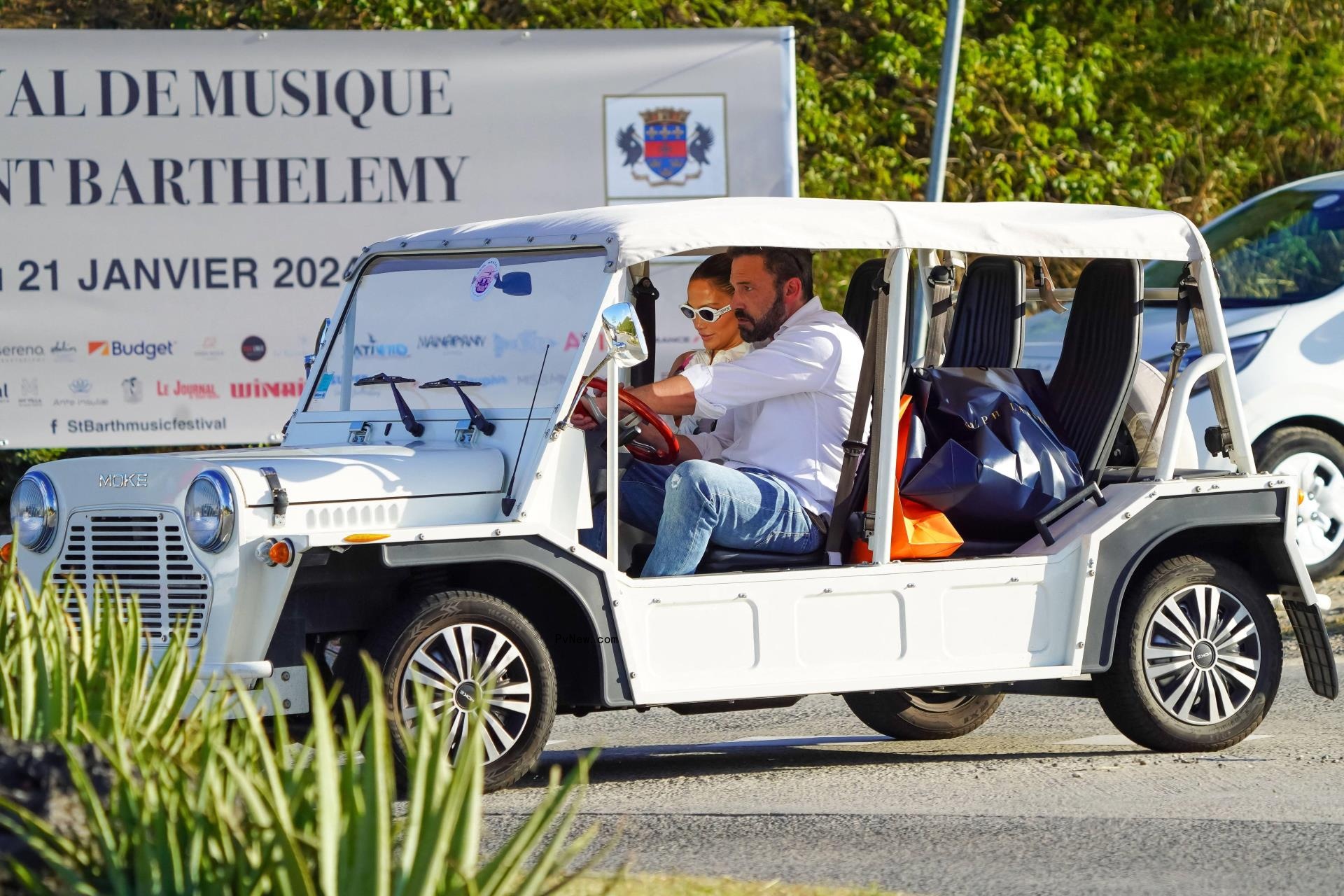 Jennifer Lopez and Ben Afleck in Moke