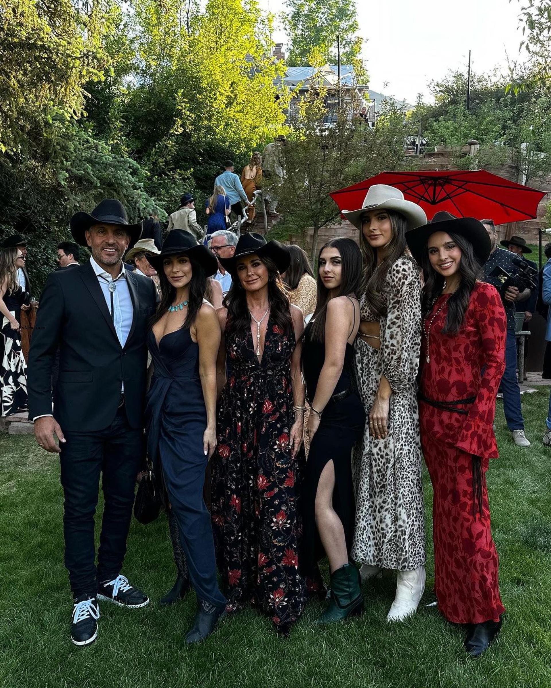 The Richards and Umansky family posing together
