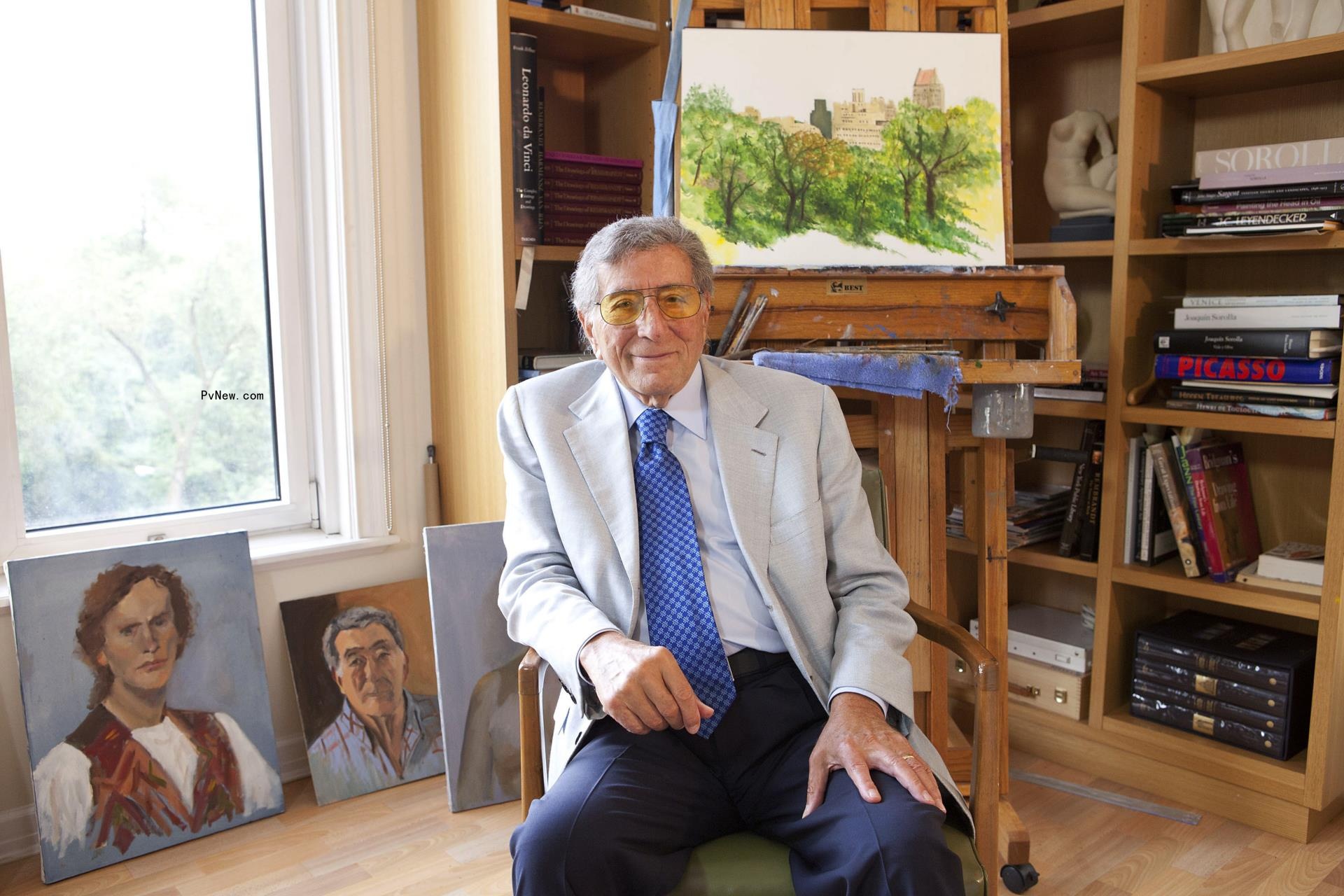 Tony Bennett sitting