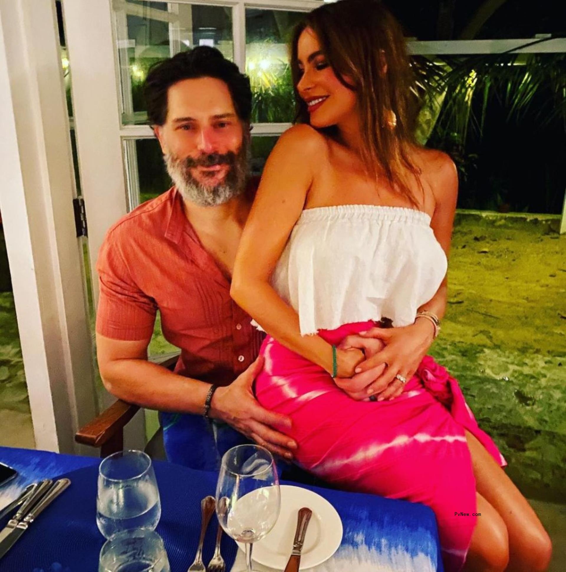 sofia vergara sitting on joe manganiello's lap