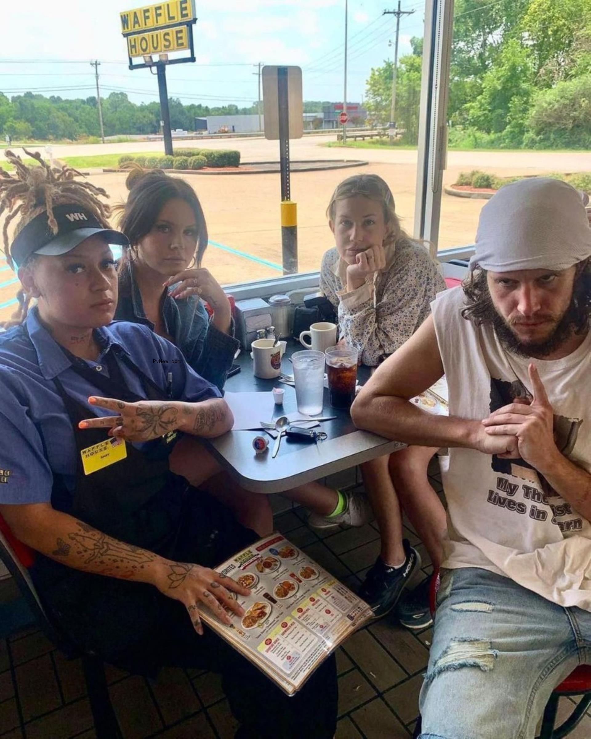 Lana Del Rey working at a Waffle House.